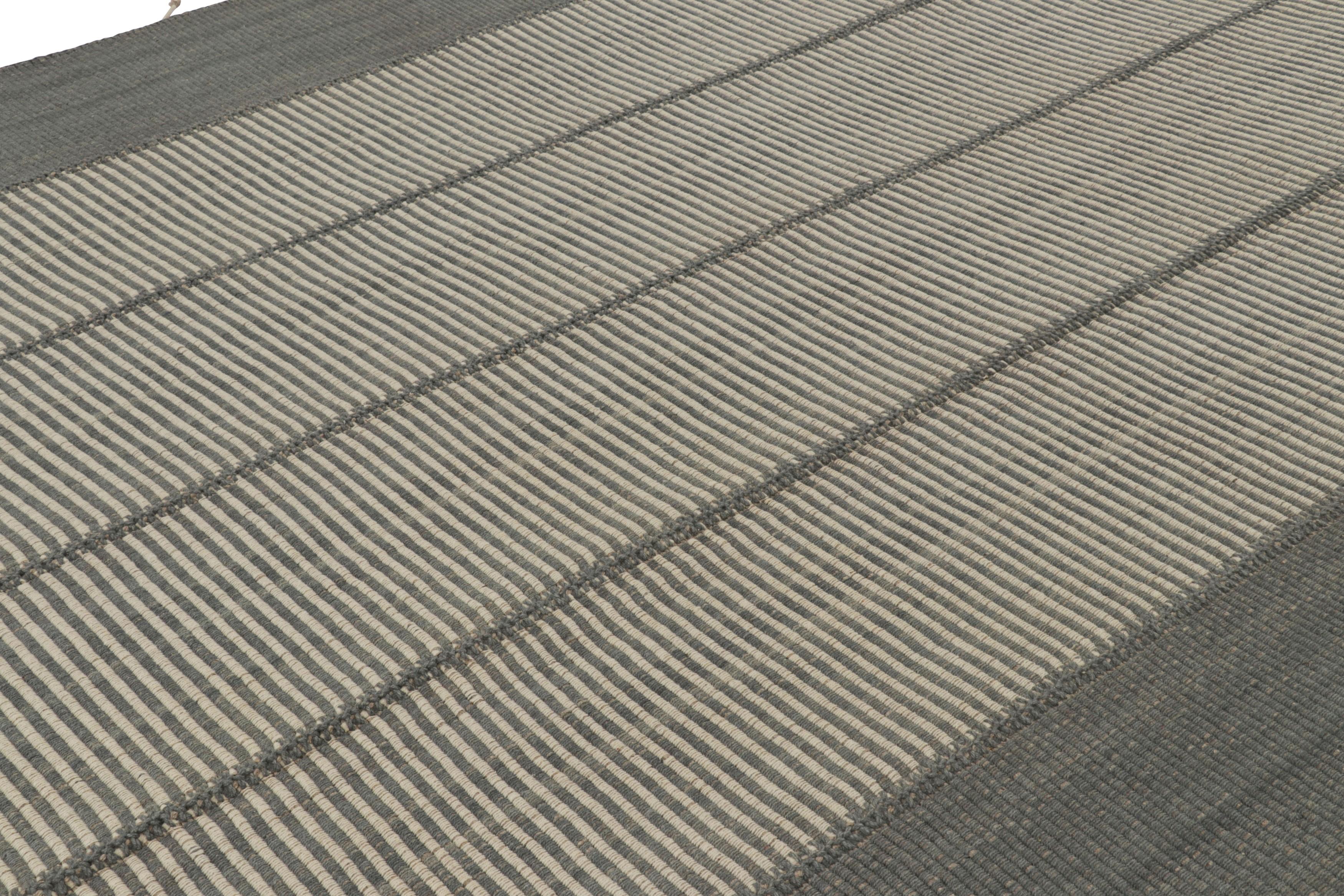 Tessuto a mano in lana, questo Kilim contemporaneo 10x15 fa parte di una nuova ed entusiasmante collezione a tessitura piatta personalizzabile di Rug & Kilim.

Sul design:

