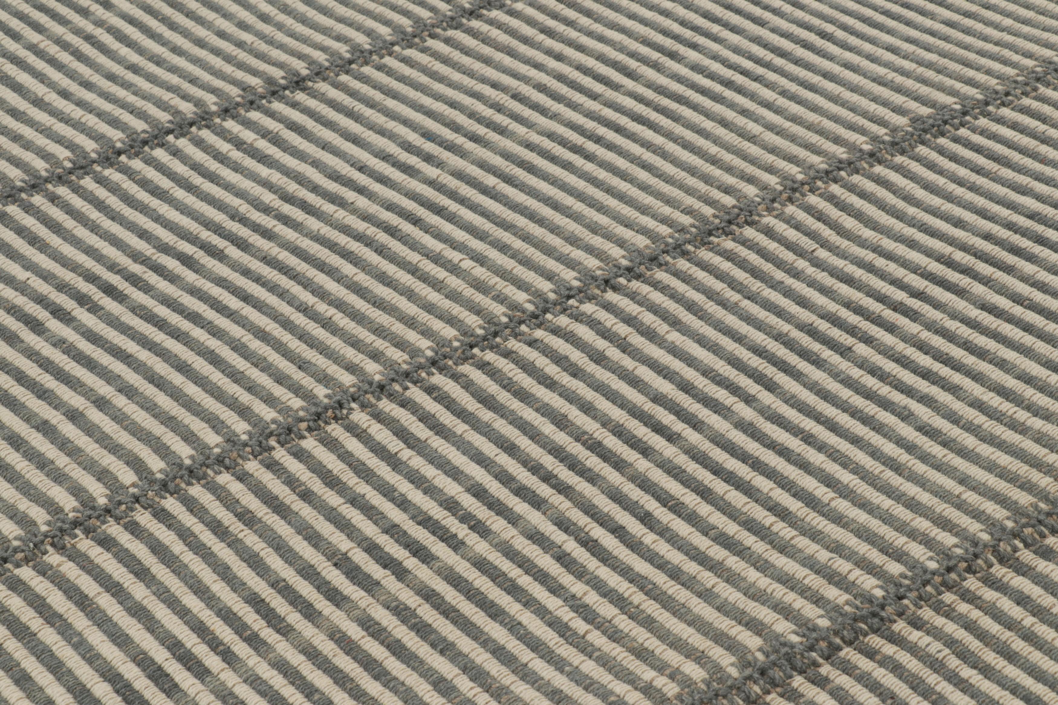 Rug & Kilim è un kilim contemporaneo a strisce color crema e grigio. In condizioni Nuovo in vendita a Long Island City, NY