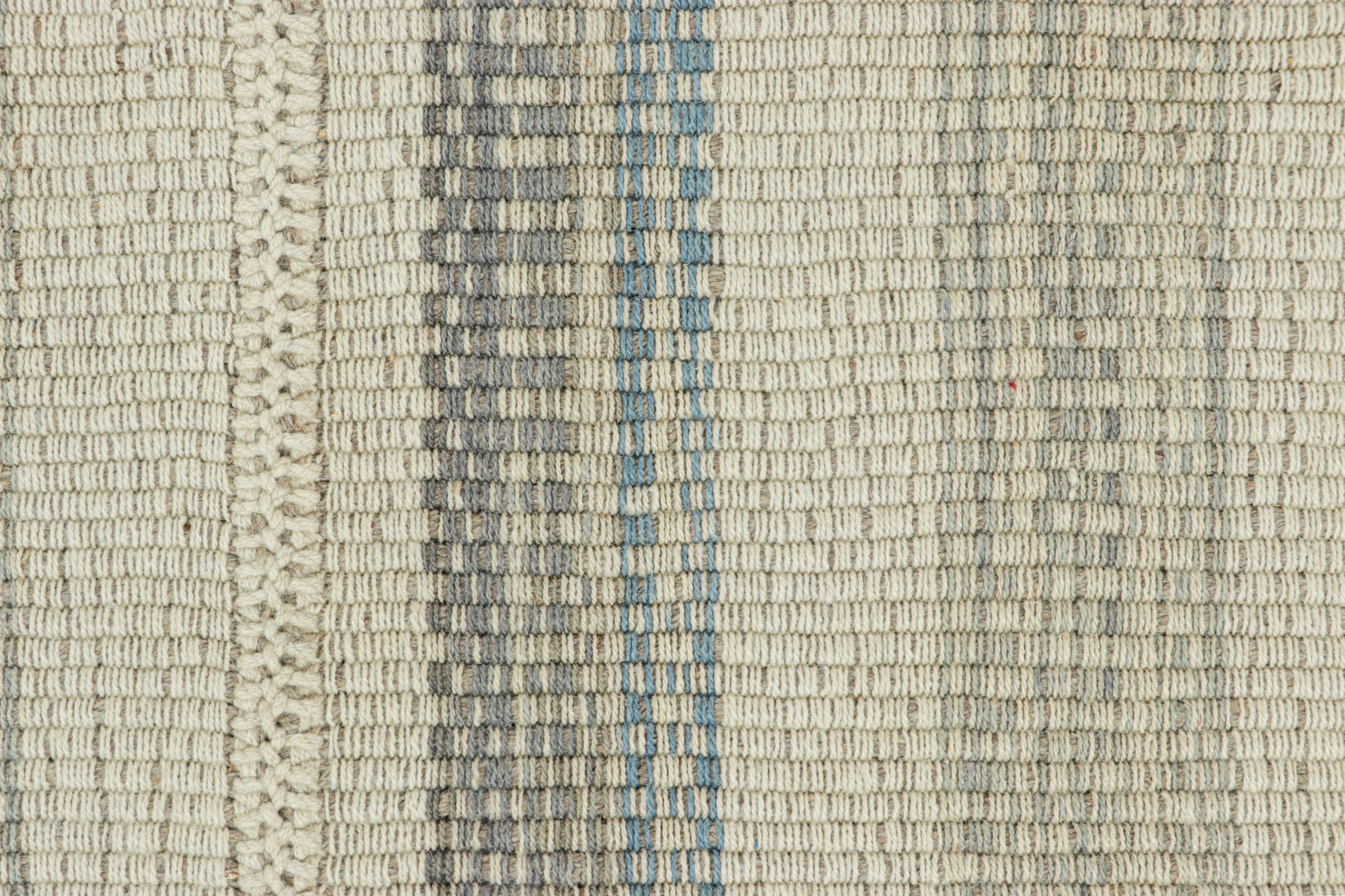 Kilim contemporáneo de Rug & Kilim con rayas texturadas en crema, beige y azul Afgano en venta