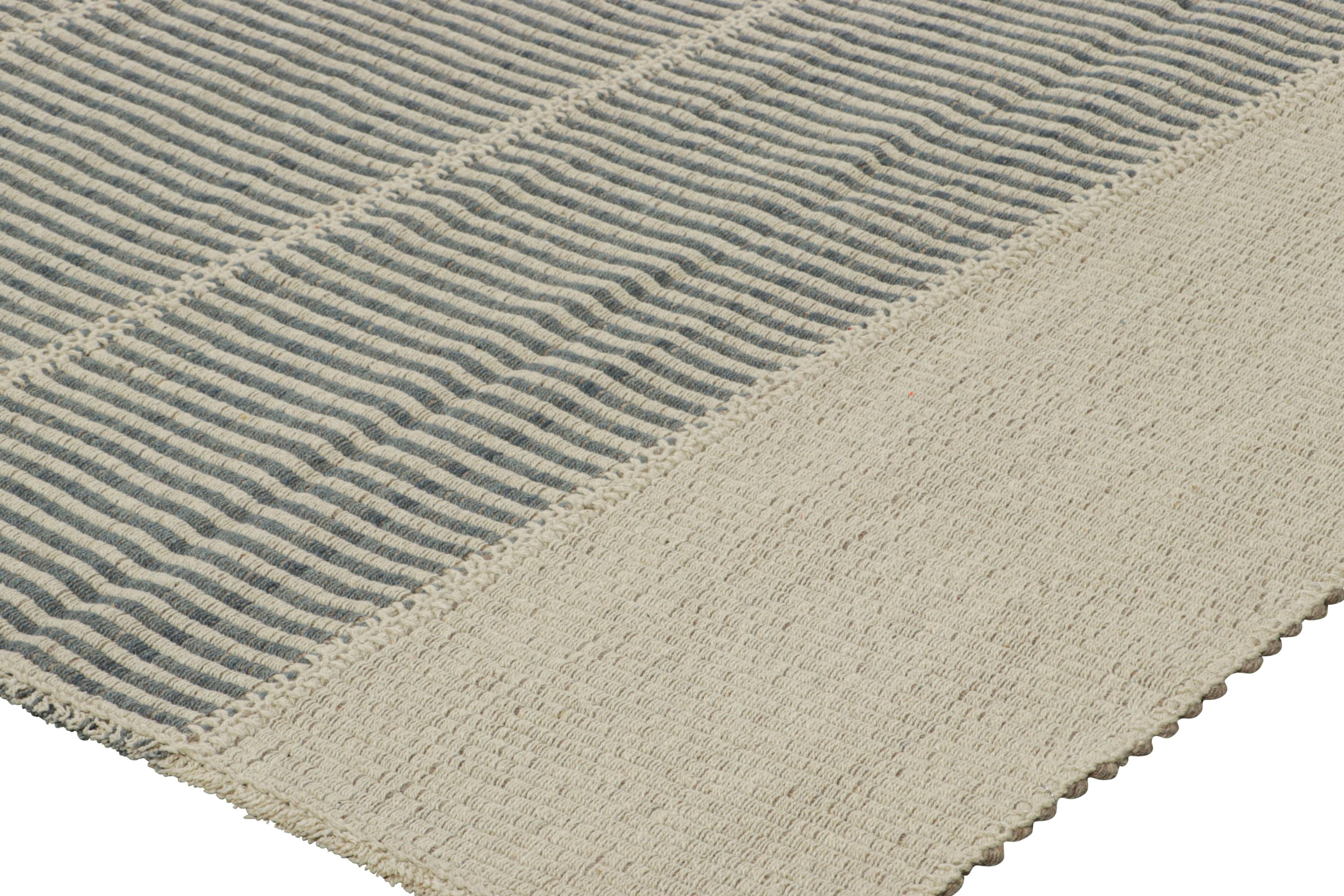 Rug & Kilim's Contemporary Kilim with Textural Cream, Beige and Blue Stripes (Kilim contemporain avec des rayures texturées crème, beige et bleues) Neuf - En vente à Long Island City, NY