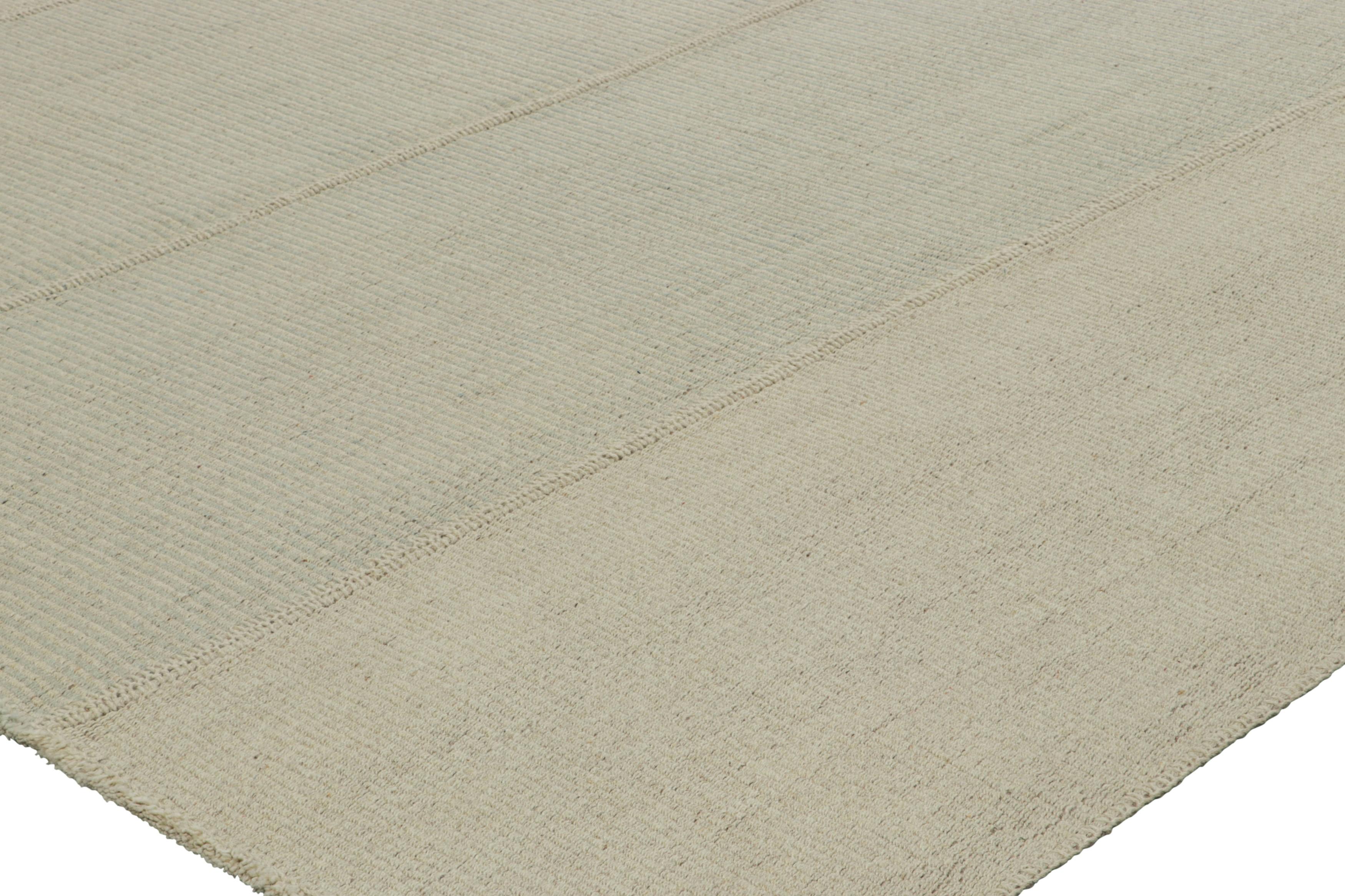 Rug & Kilim's Contemporary Kilim mit strukturierten cremefarbenen, beigen und blauen Streifen im Zustand „Neu“ im Angebot in Long Island City, NY