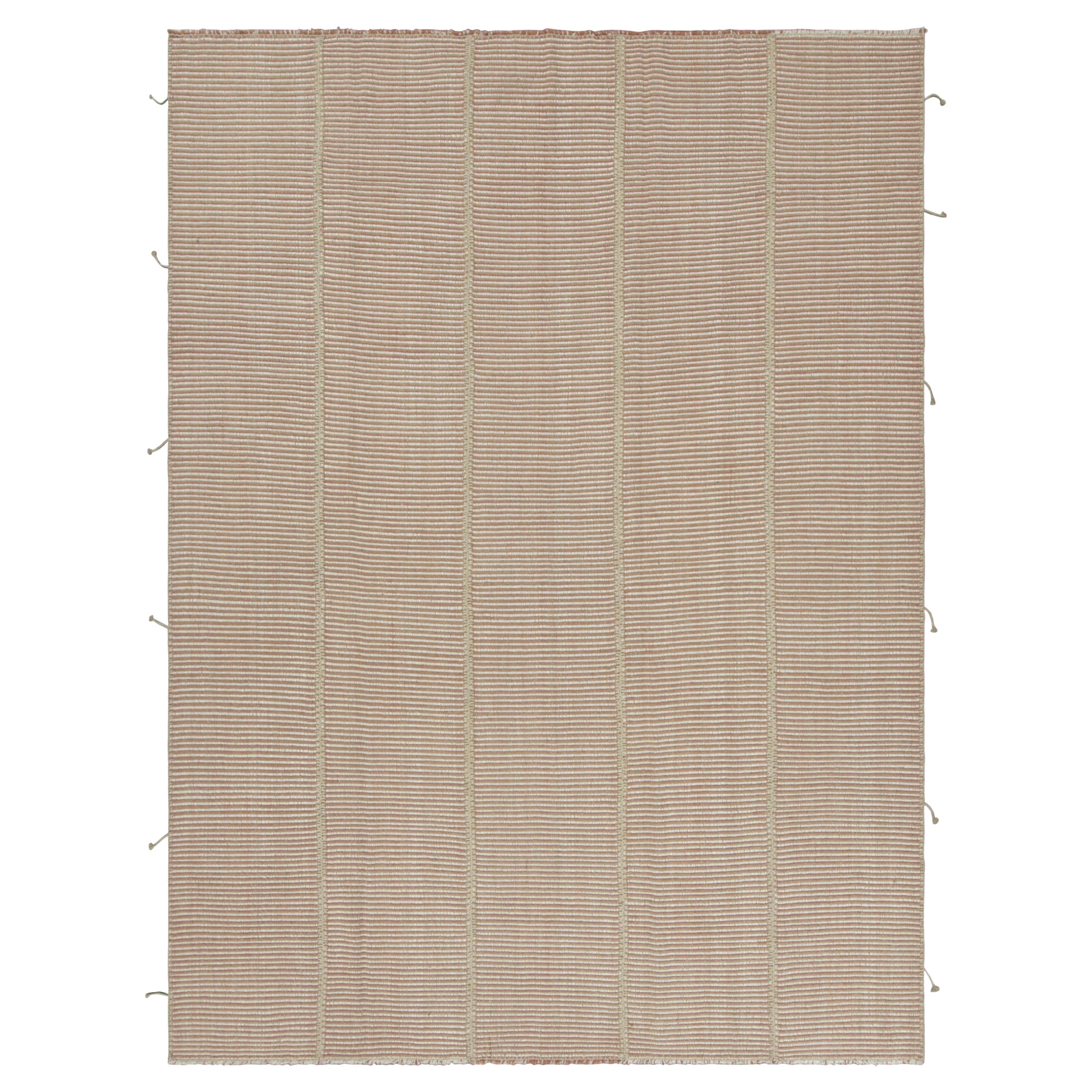 Rug
Kilim è un kilim contemporaneo a strisce color crema, rosa e beige.