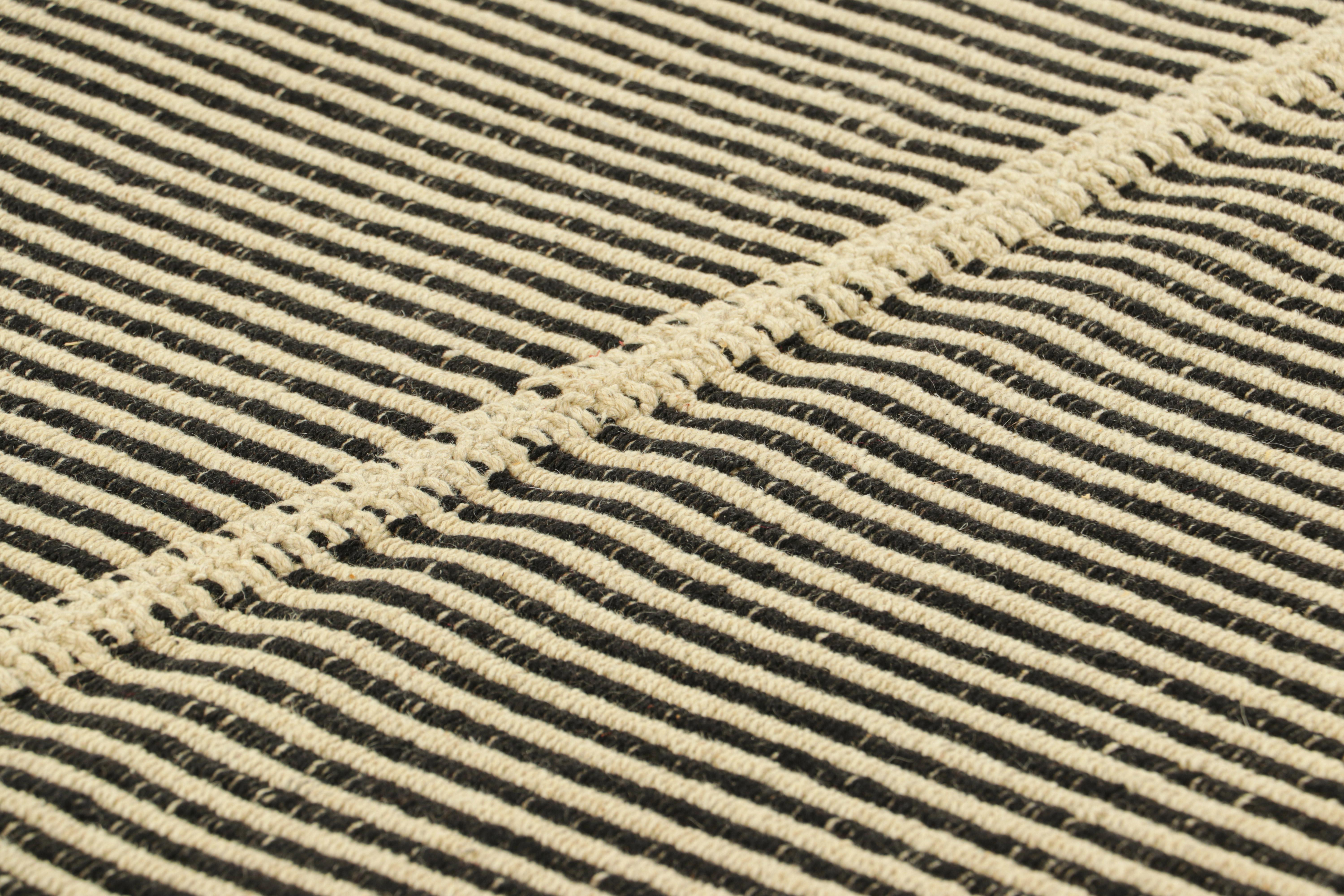 Dieser handgewebte 3x4-Kilim aus Wolle stammt aus einer aufregenden neuen Flachgewebekollektion von Rug & Kilim, die nach Maß gefertigt wird.

Über das Design:


