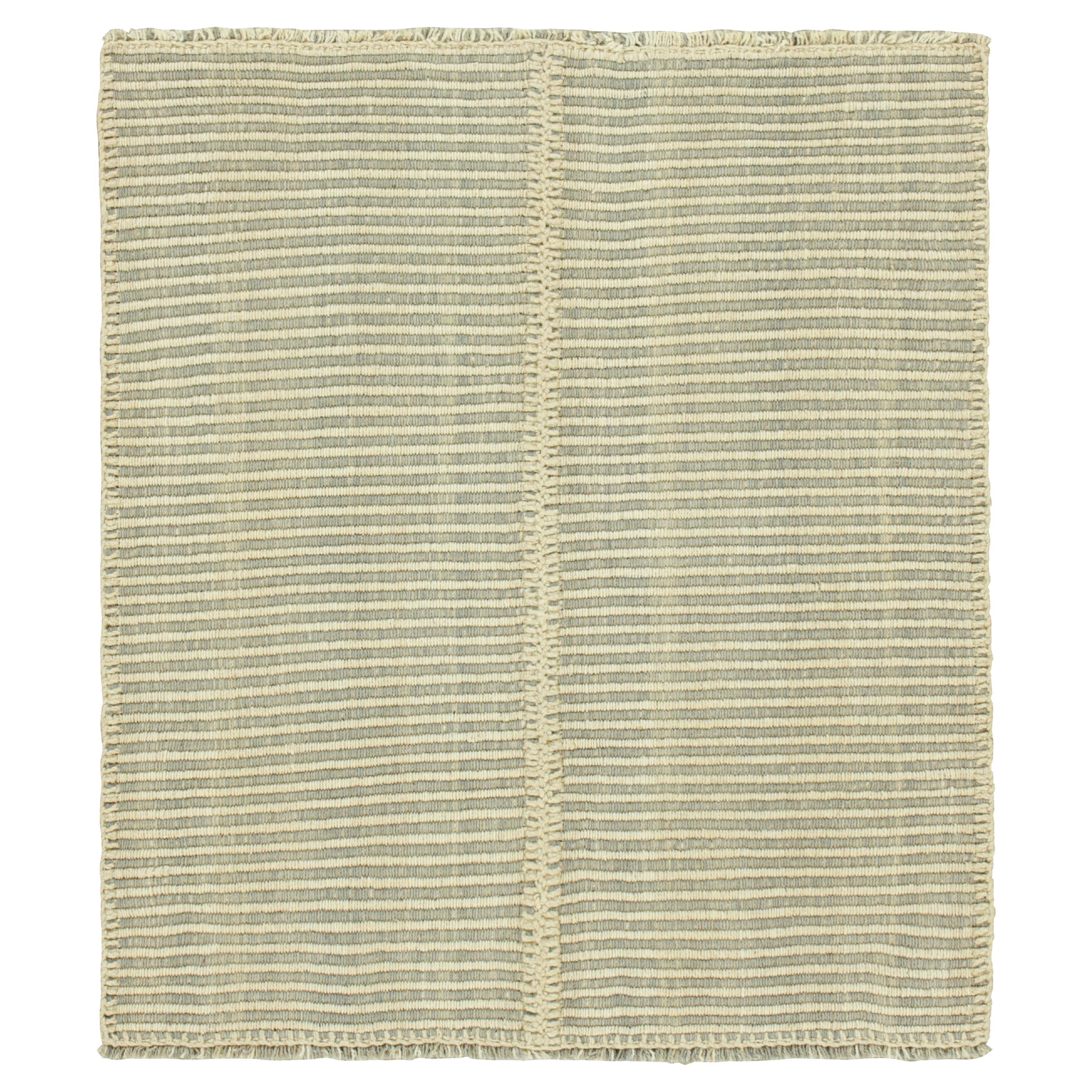 Rug & Kilim's Contemporary Kilim with Textural Cream White and Gray Stripes (Kilim contemporain avec des rayures texturées crème, blanches et grises) en vente
