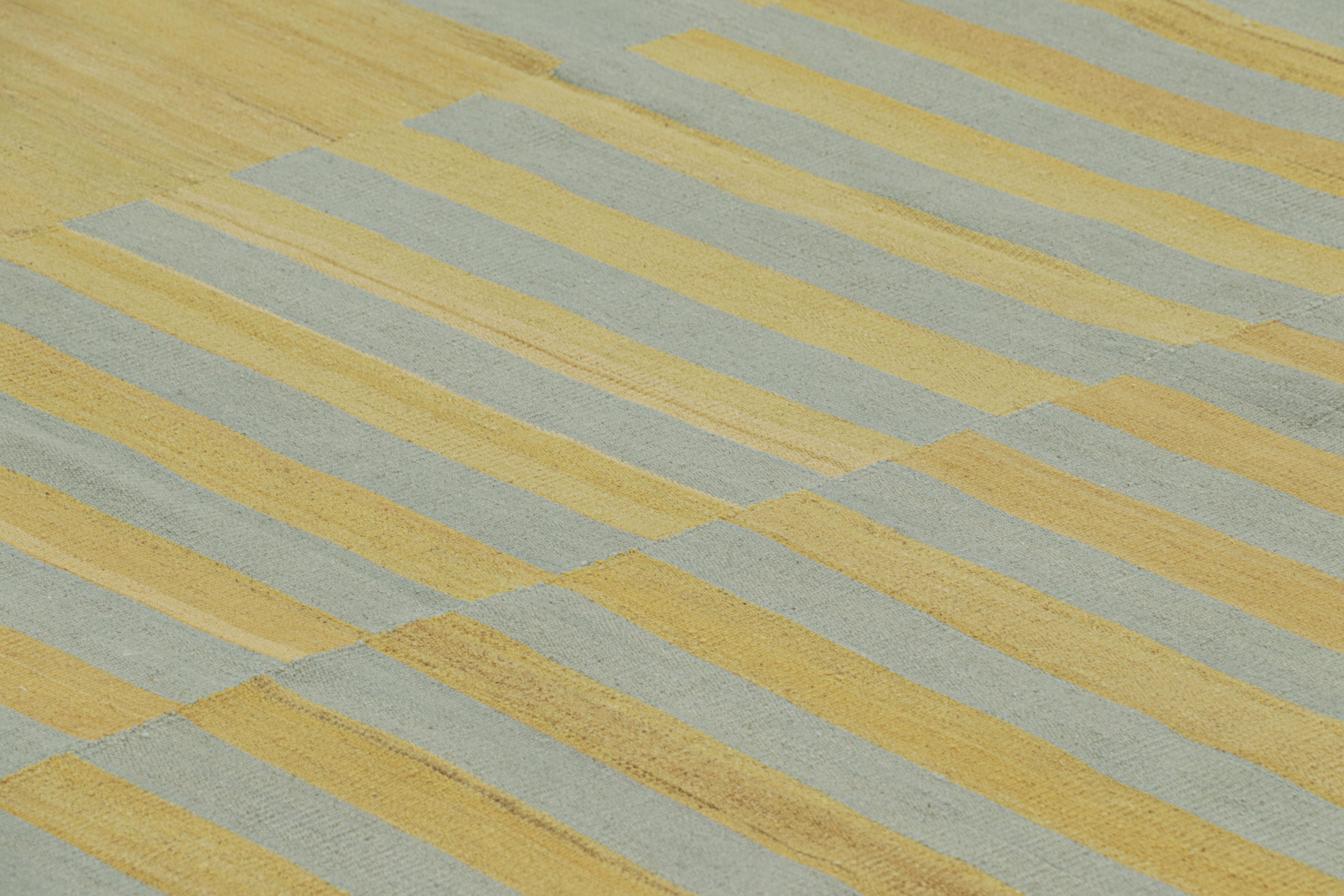 Tissé à la main en laine, ce Kilim contemporain de 7x10 est issu d'une nouvelle collection de tissage plat personnalisable de Rug & Kilim.

Sur le Design :

