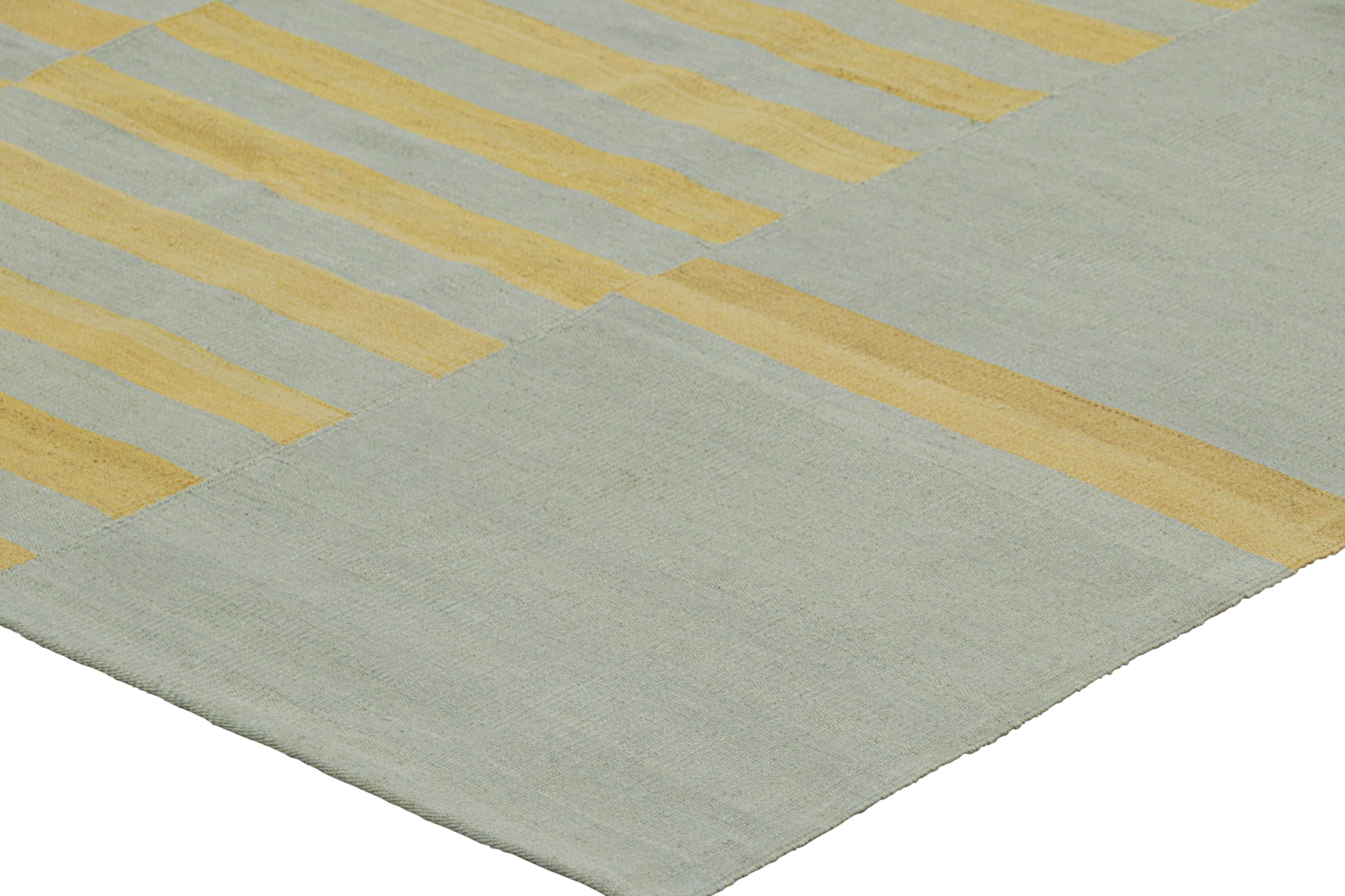 XXIe siècle et contemporain Rug & Kilim's Contemporary Kilim with Textural Gold, Cream and Blue Stripes (Kilim contemporain avec des rayures texturées or, crème et bleu) en vente