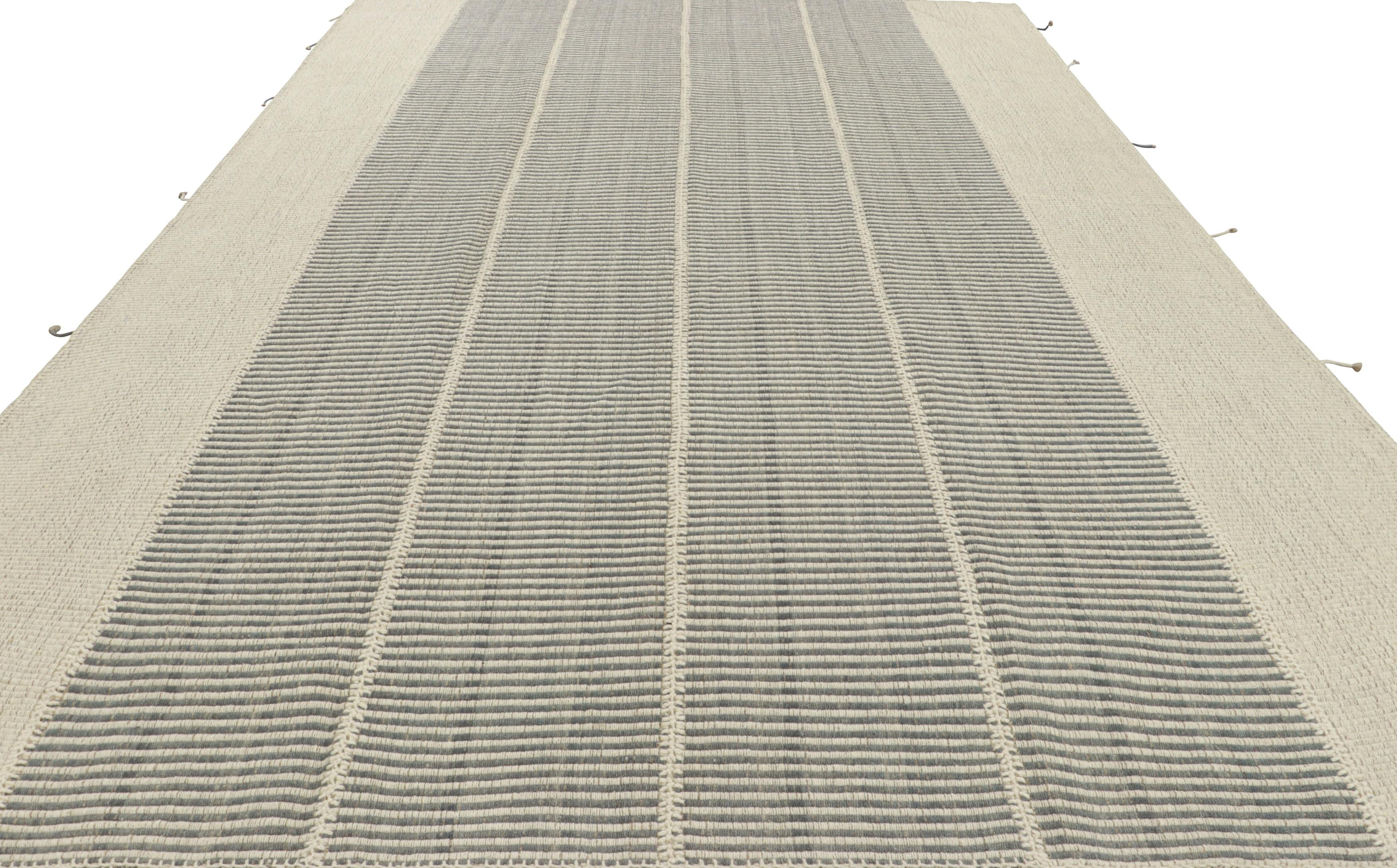Rug & Kilim è un kilim contemporaneo a strisce grigie e color crema. In condizioni Nuovo in vendita a Long Island City, NY