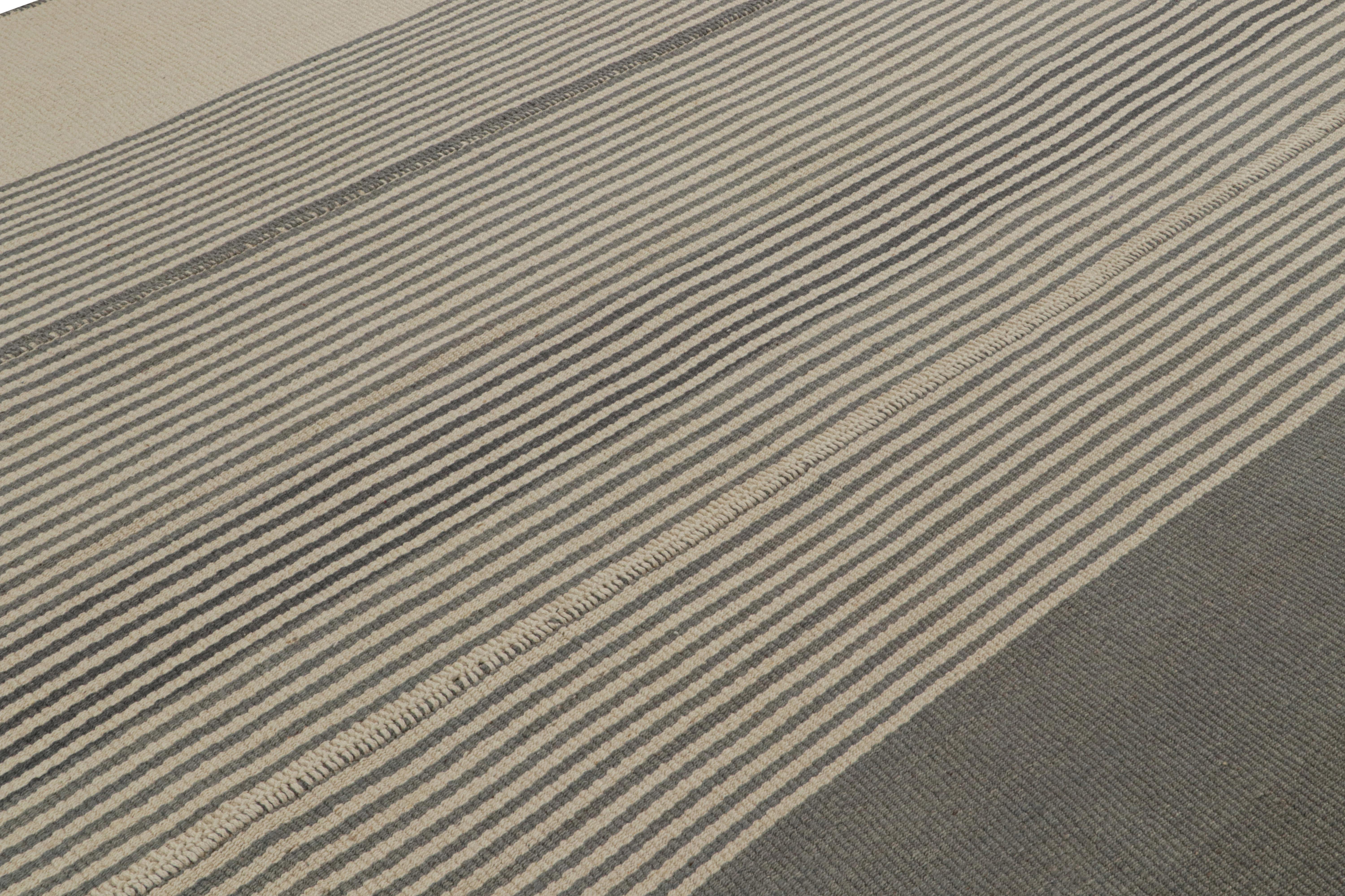 Kilim contemporáneo de Rug & Kilim, con rayas verticales en beige y marrón Persa en venta