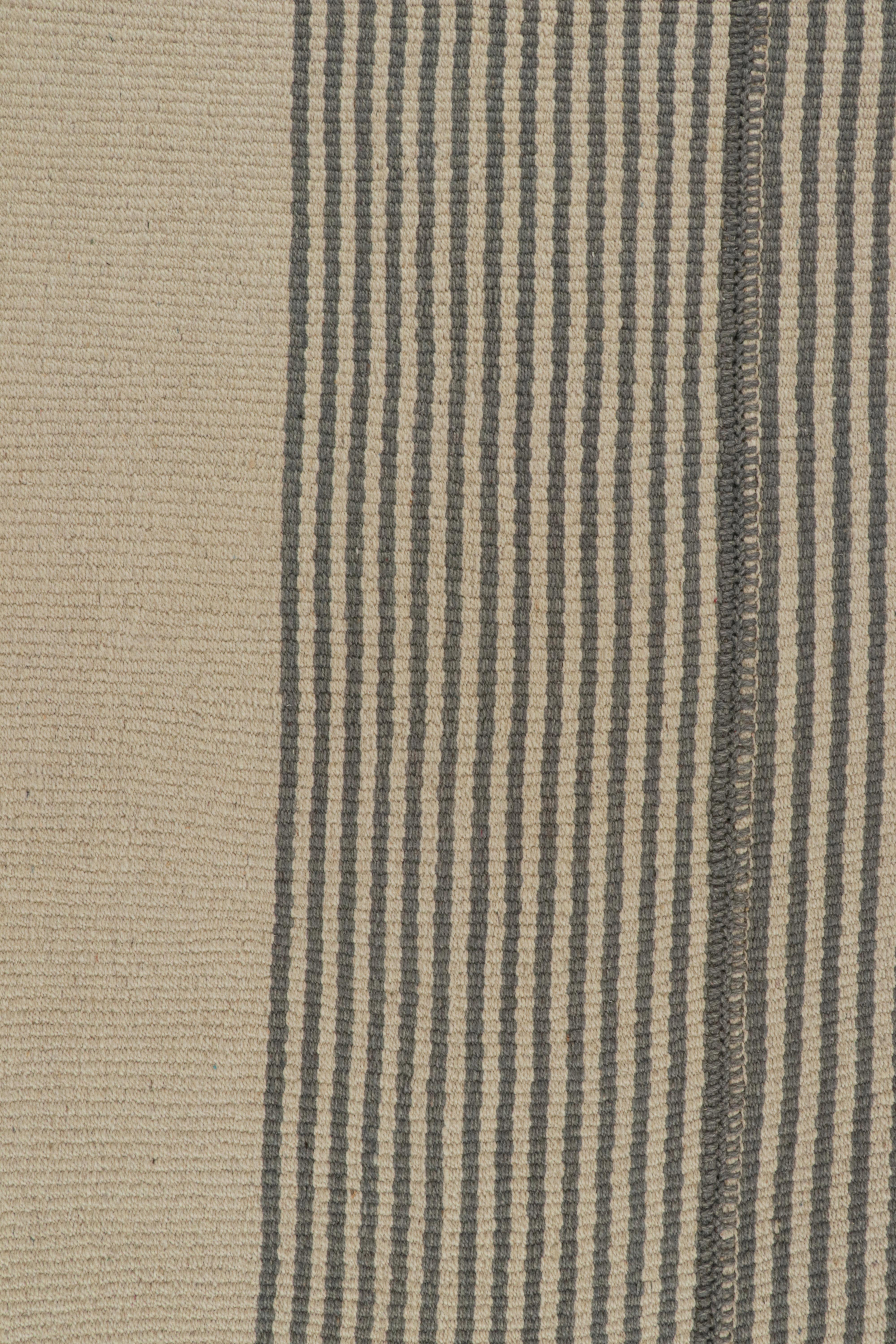 Rug & Kilim's Contemporary Kilim, mit vertikalen Streifen in Beige und Brown im Zustand „Neu“ im Angebot in Long Island City, NY