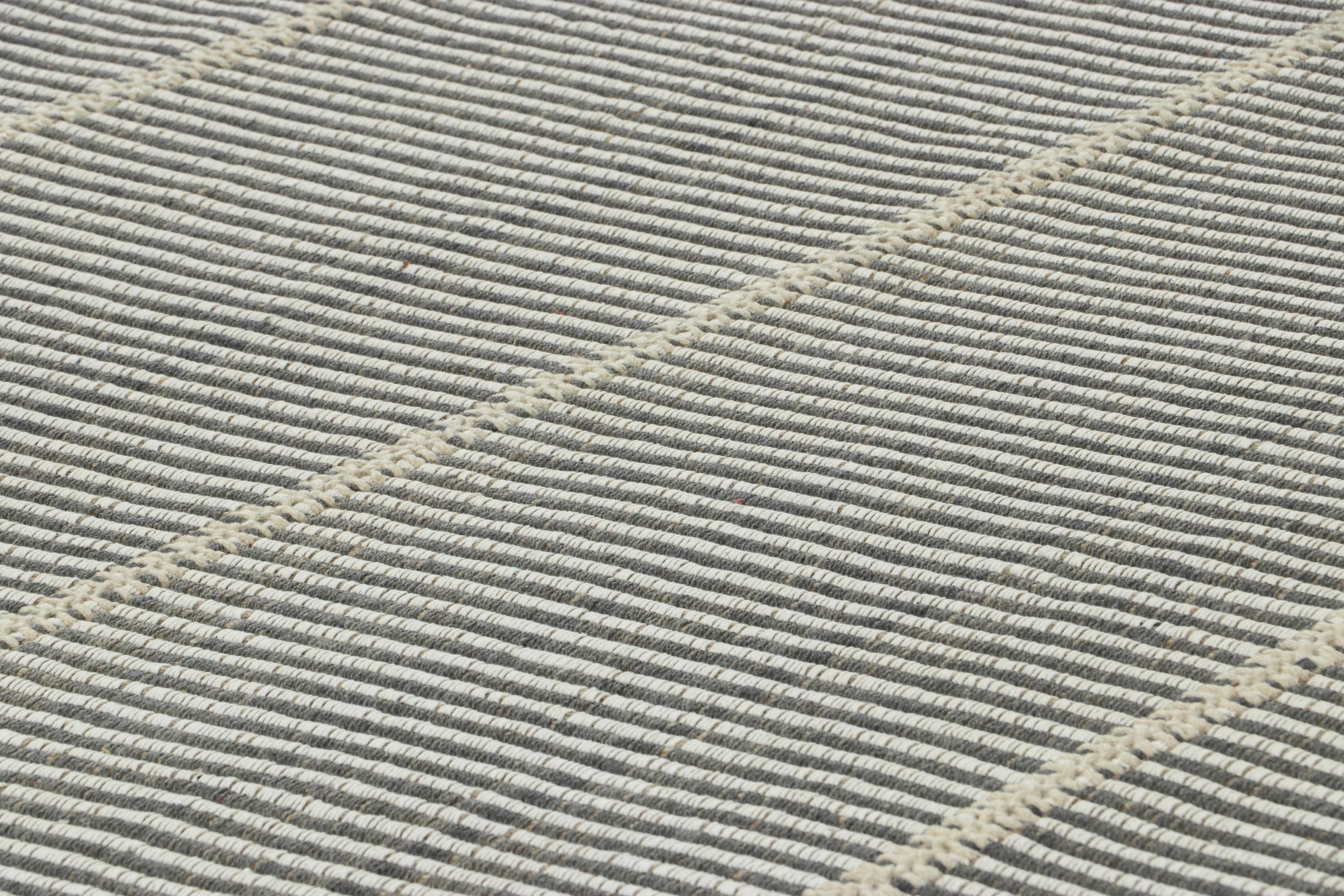 Tessuto a mano in lana, questo Kilim contemporaneo 9x12 fa parte di una nuova ed entusiasmante collezione a tessitura piatta personalizzabile di Rug & Kilim.

Sul design:

