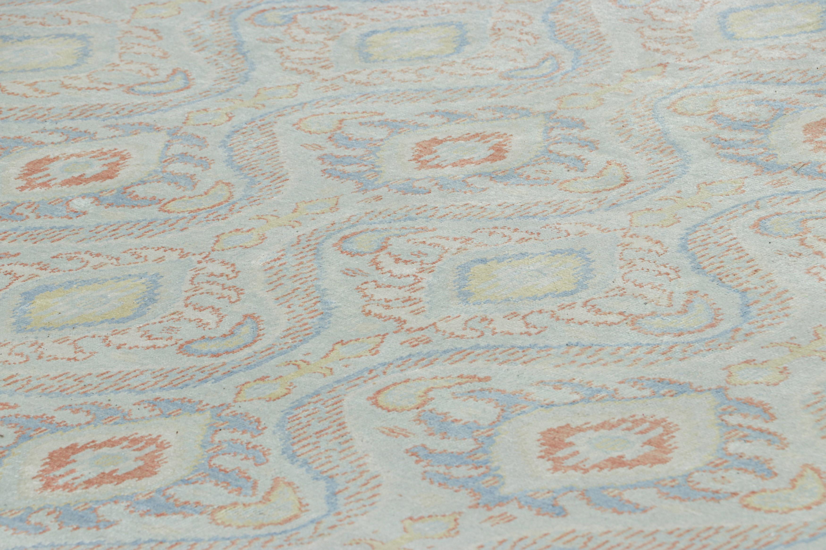 Realizzato in wilk annodato a mano, questo tappeto 9x12 si ispira alla tradizione dei tappeti e dei tessuti Ikats ed è l'ultimo nato della Rug & Kilim's Modern Classics Collection. 

Sul design:

L'enfasi dei toni neutri e freddi conferisce una