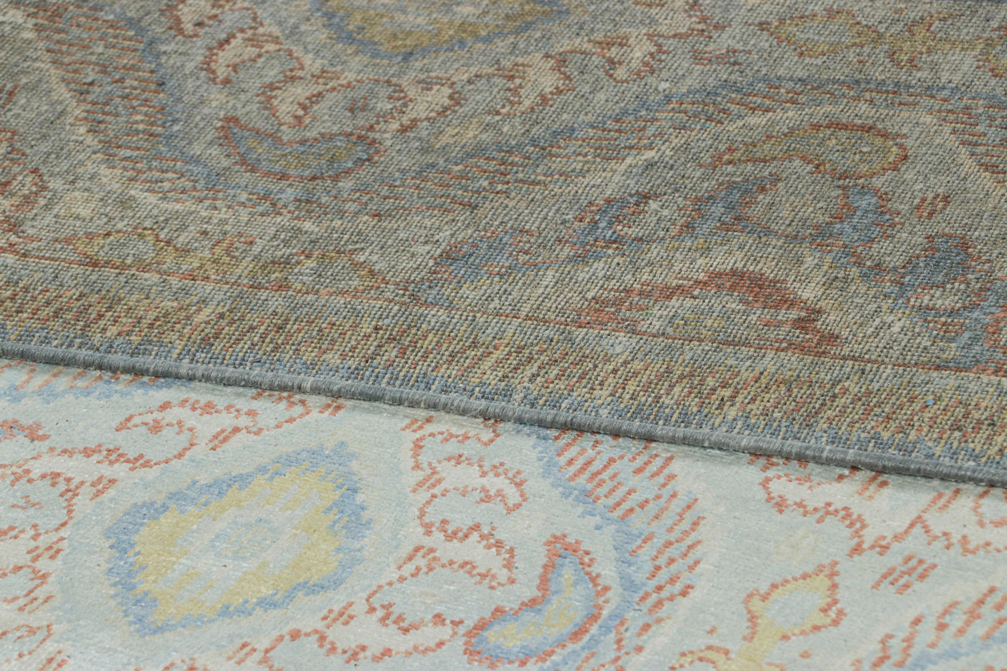 Seta Rug & Kilim è un kilim contemporaneo con strisce bianche, nere e testurizzate. in vendita