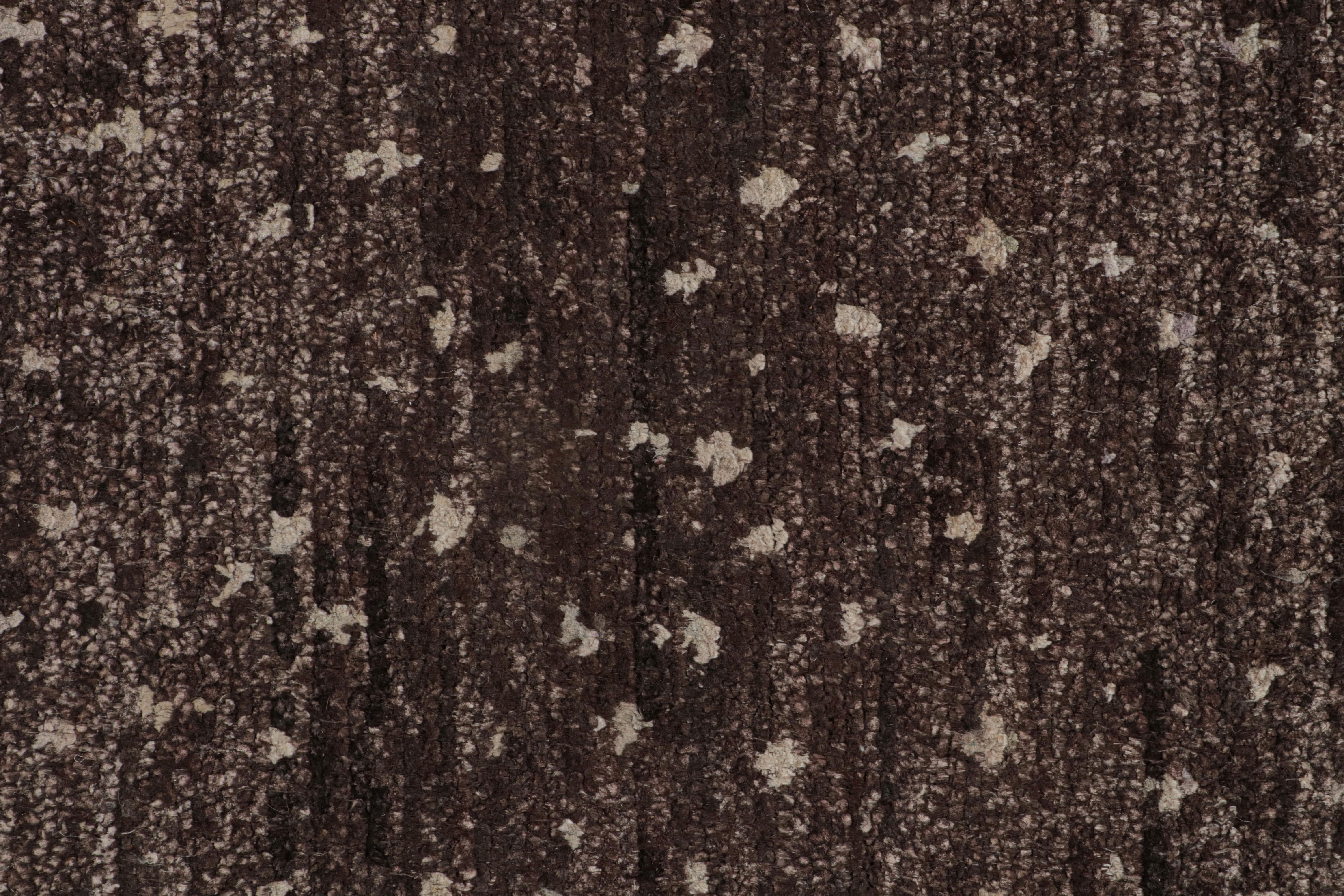Tapis contemporain minimaliste aubergine à motifs géométriques de Rug & Kilim Neuf - En vente à Long Island City, NY