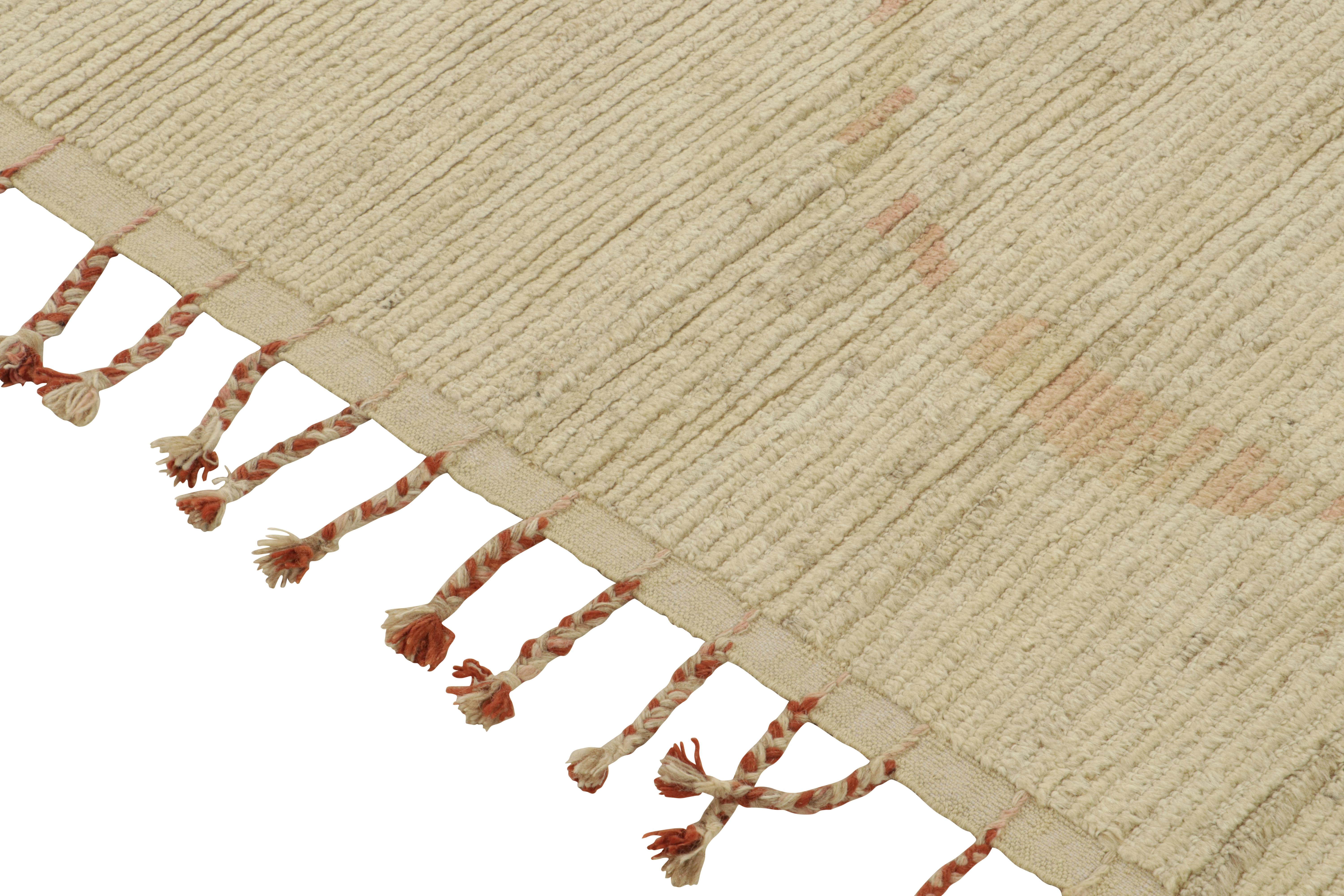 Rug & Kilim's Contemporary Moroccan Style Teppich in Beige-Weiß & Rot im Zustand „Neu“ im Angebot in Long Island City, NY