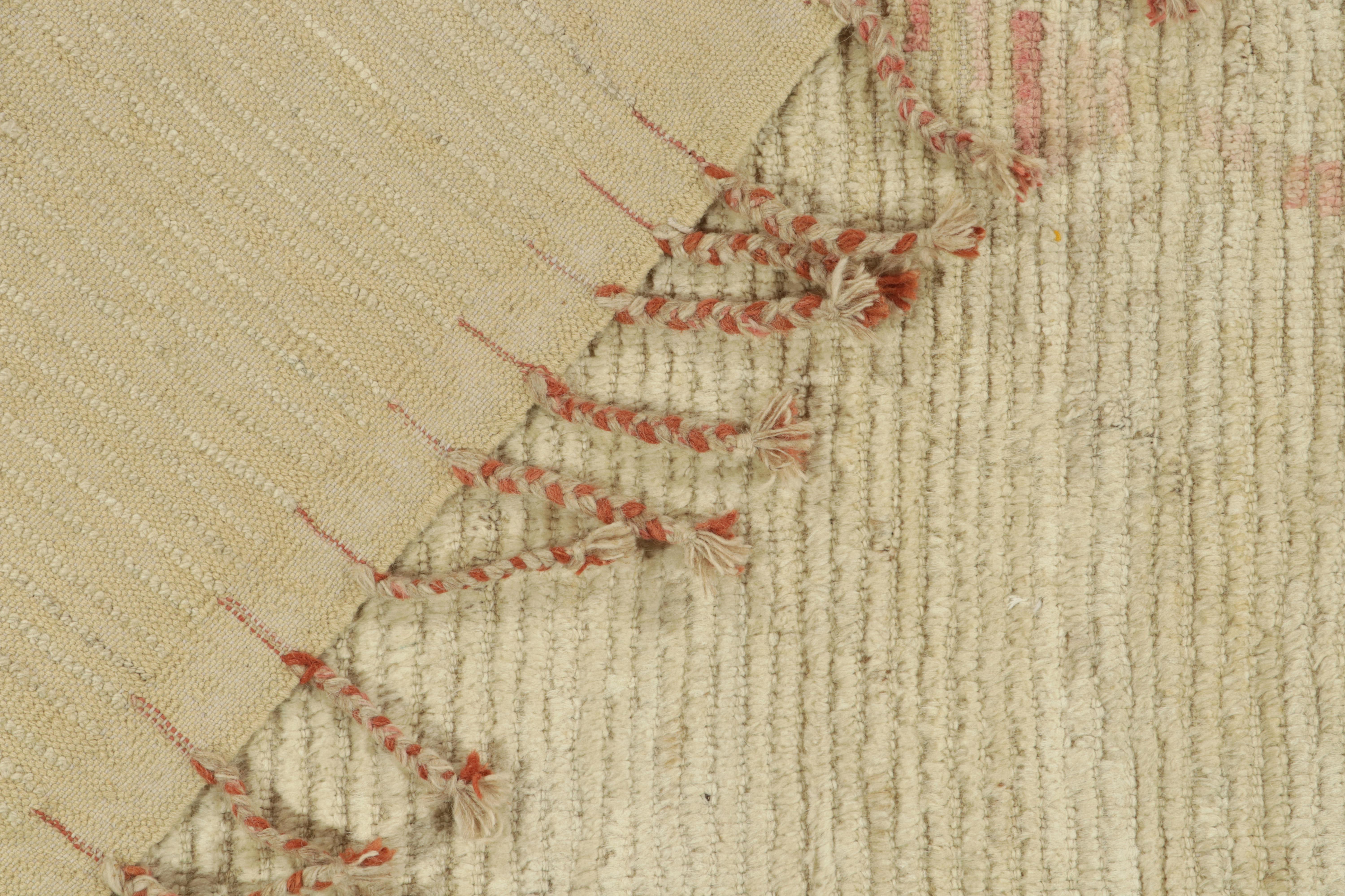 Rug & Kilim's Contemporary Moroccan Style Teppich in Beige-Weiß & Rot (21. Jahrhundert und zeitgenössisch) im Angebot