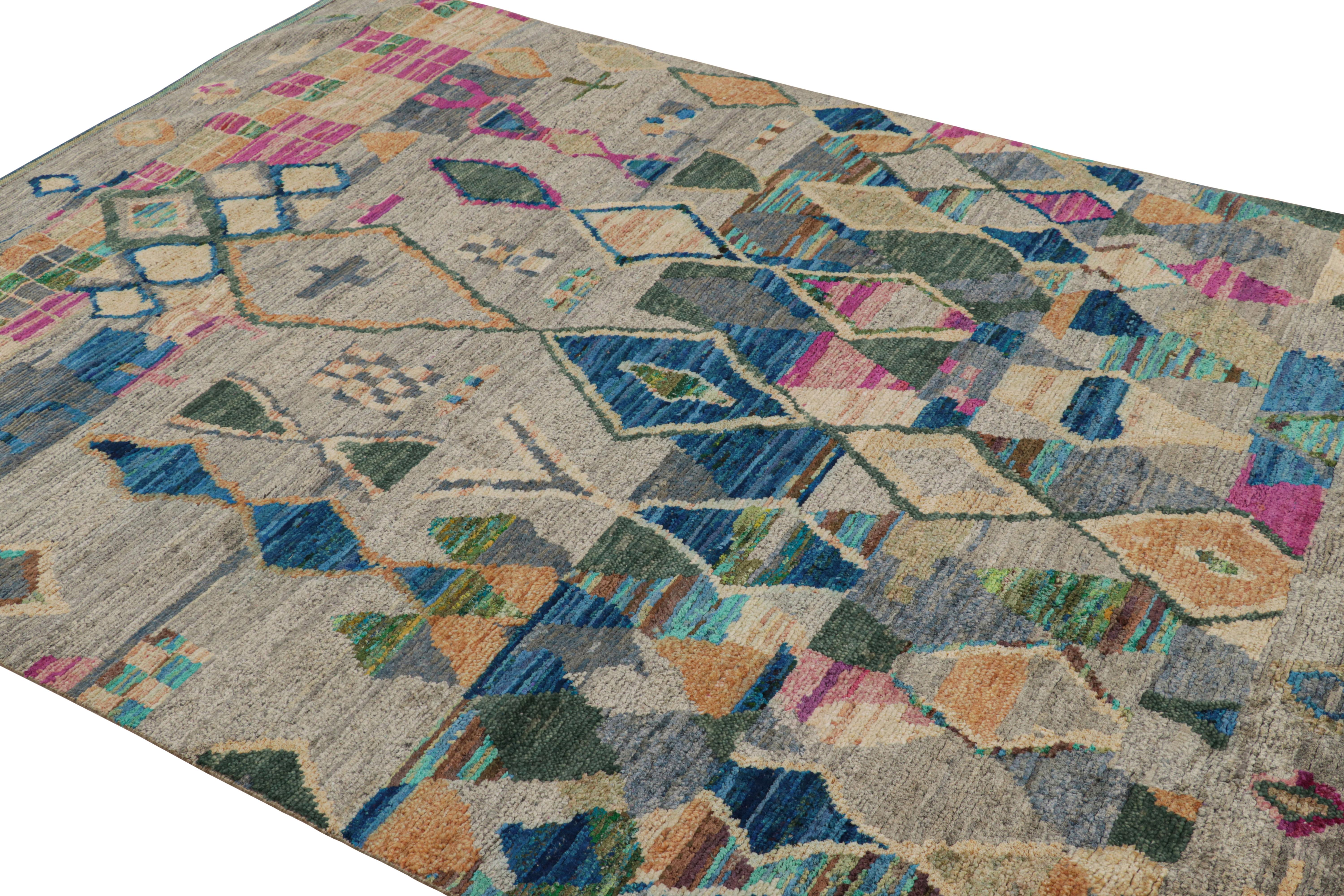 Rug & Kilim's Contemporary Moroccan Style Rug Polychromatic Geometric Patterns (Moderne) im Angebot
