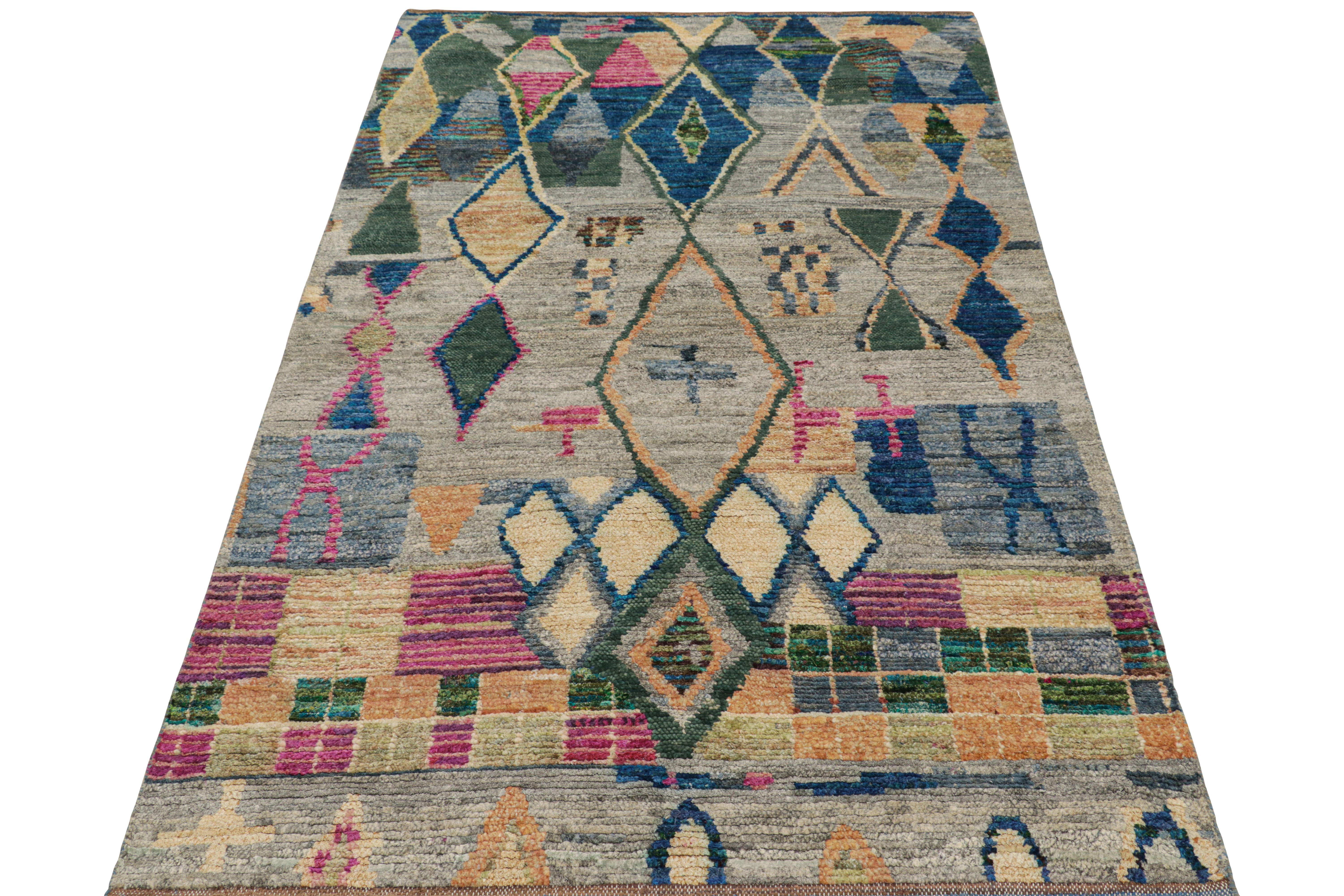 Rug & Kilim's Contemporary Moroccan Style Rug Polychromatic Geometric Patterns (Handgeknüpft) im Angebot