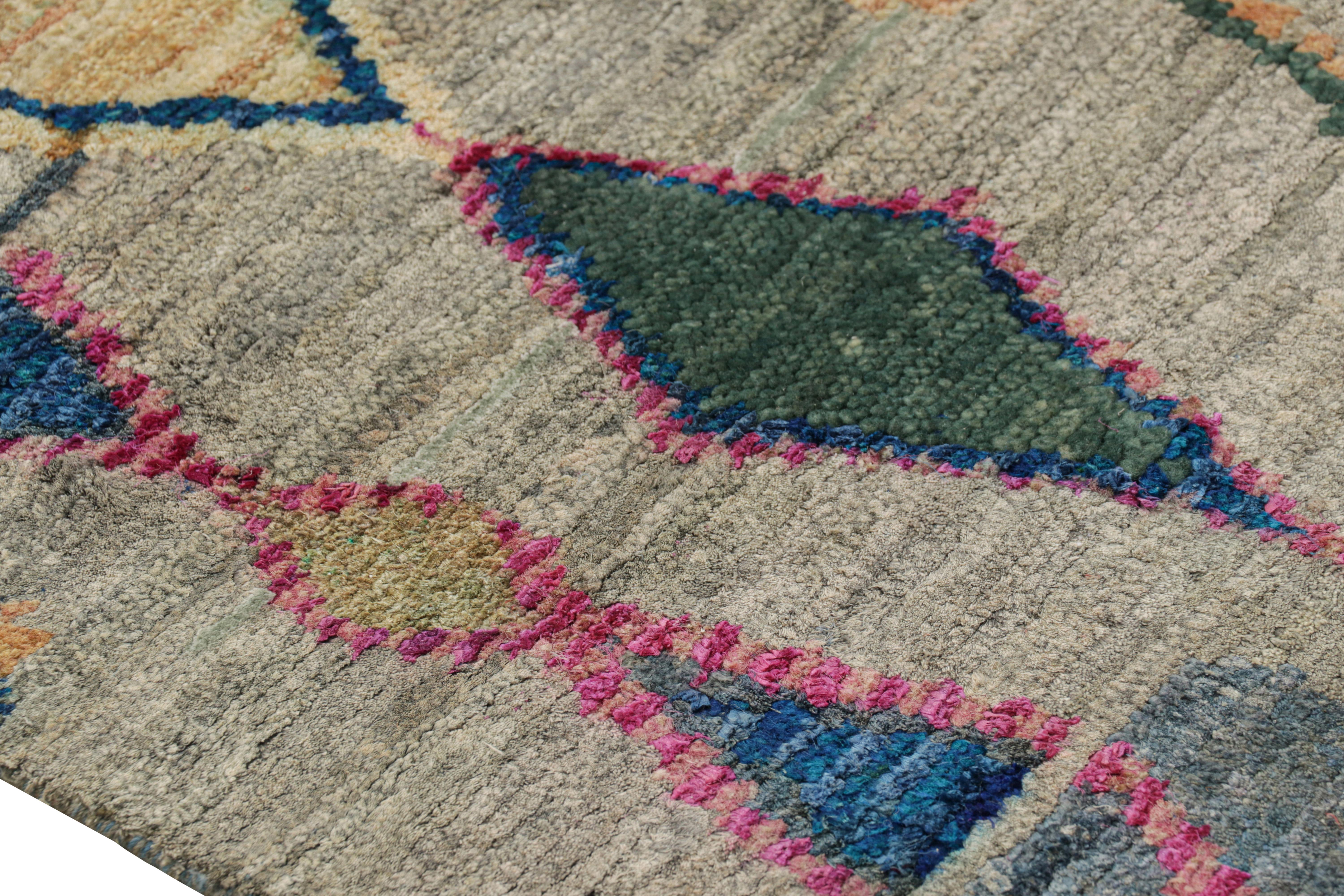 Rug & Kilim's Contemporary Moroccan Style Rug Polychromatic Geometric Patterns im Zustand „Neu“ im Angebot in Long Island City, NY