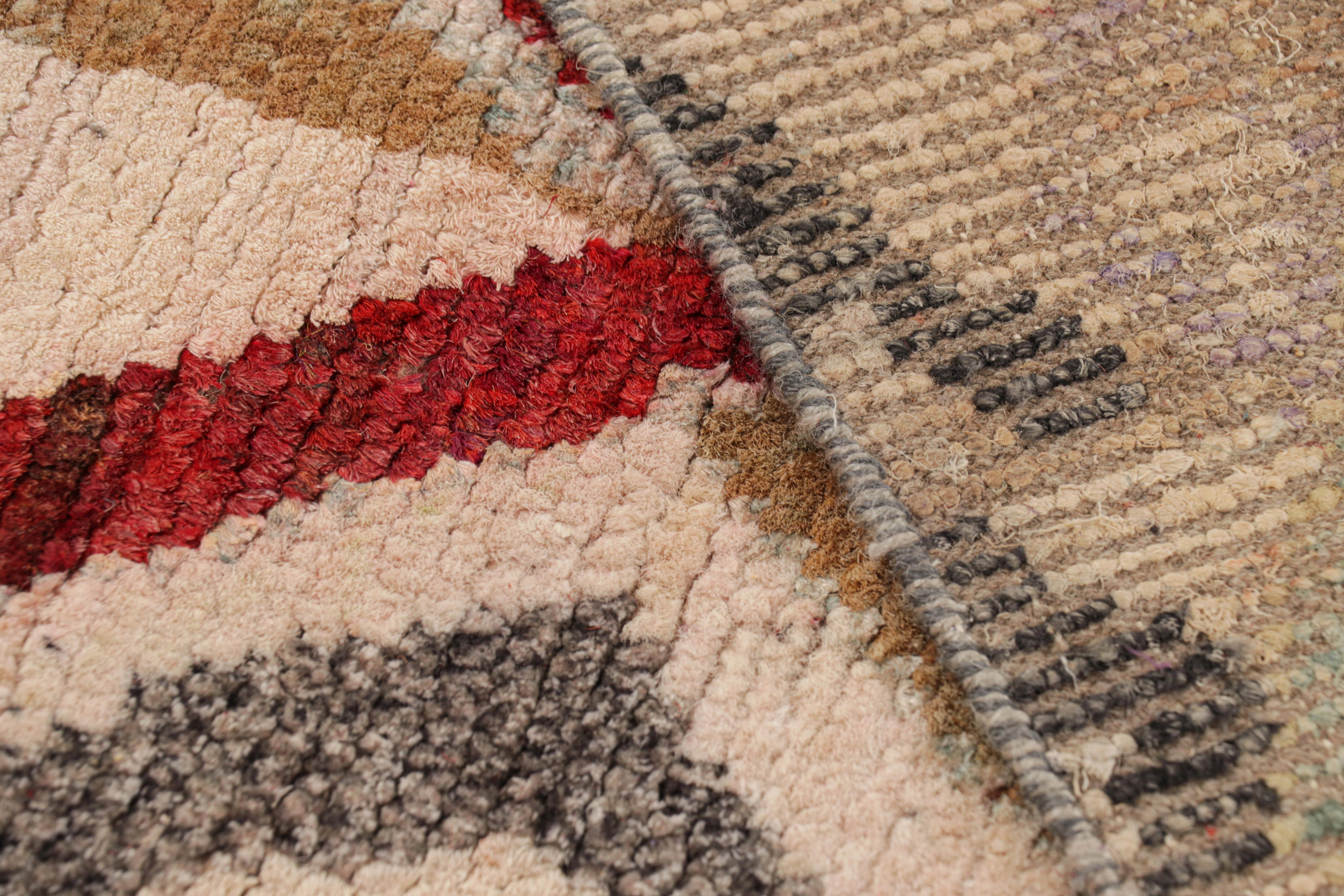 Rug & Kilim's Contemporary Moroccan Style Rug Polychromatic Geometric Patterns (Seide) im Angebot