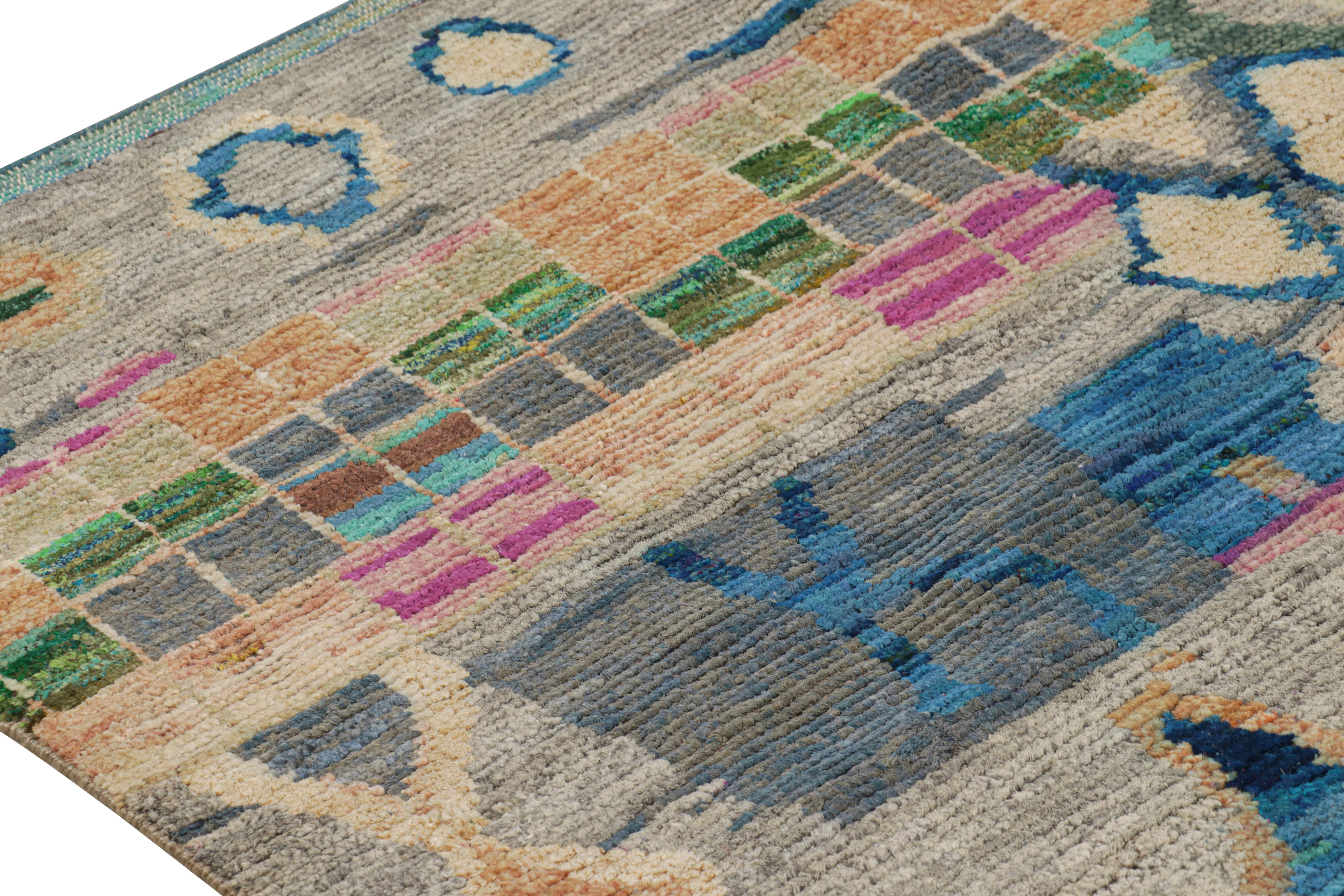 Rug & Kilim's Contemporary Moroccan Style Rug Polychromatic Geometric Patterns (Seide) im Angebot