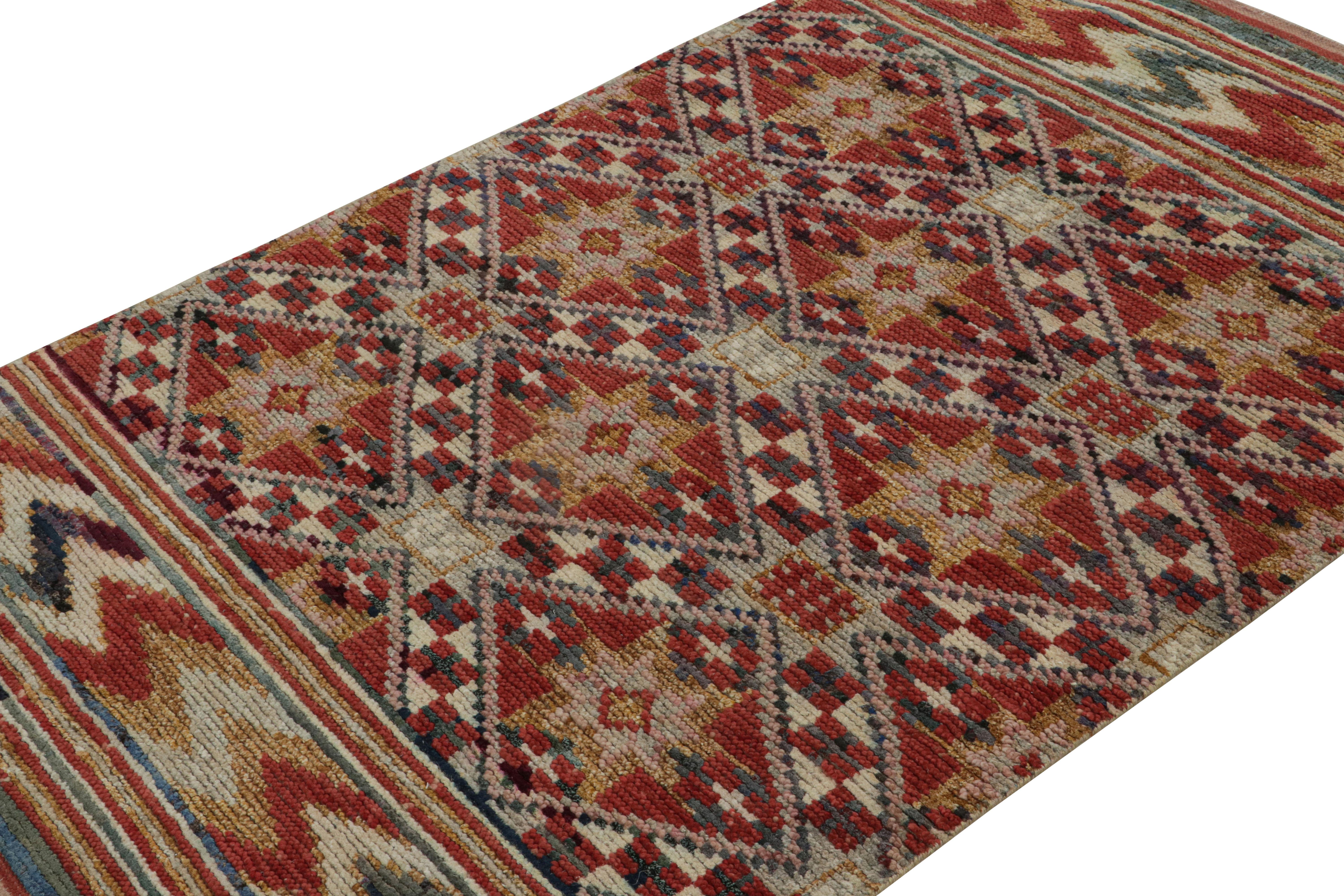Annodato a mano in lana e seta, questo tappeto 4x6 in stile marocchino contemporaneo con motivi geometrici berberi primitivisti, esemplifica l'estetica contemporanea di Rug & Kilim. 

Sul design: 

Gli intenditori potranno ammirare il fascino