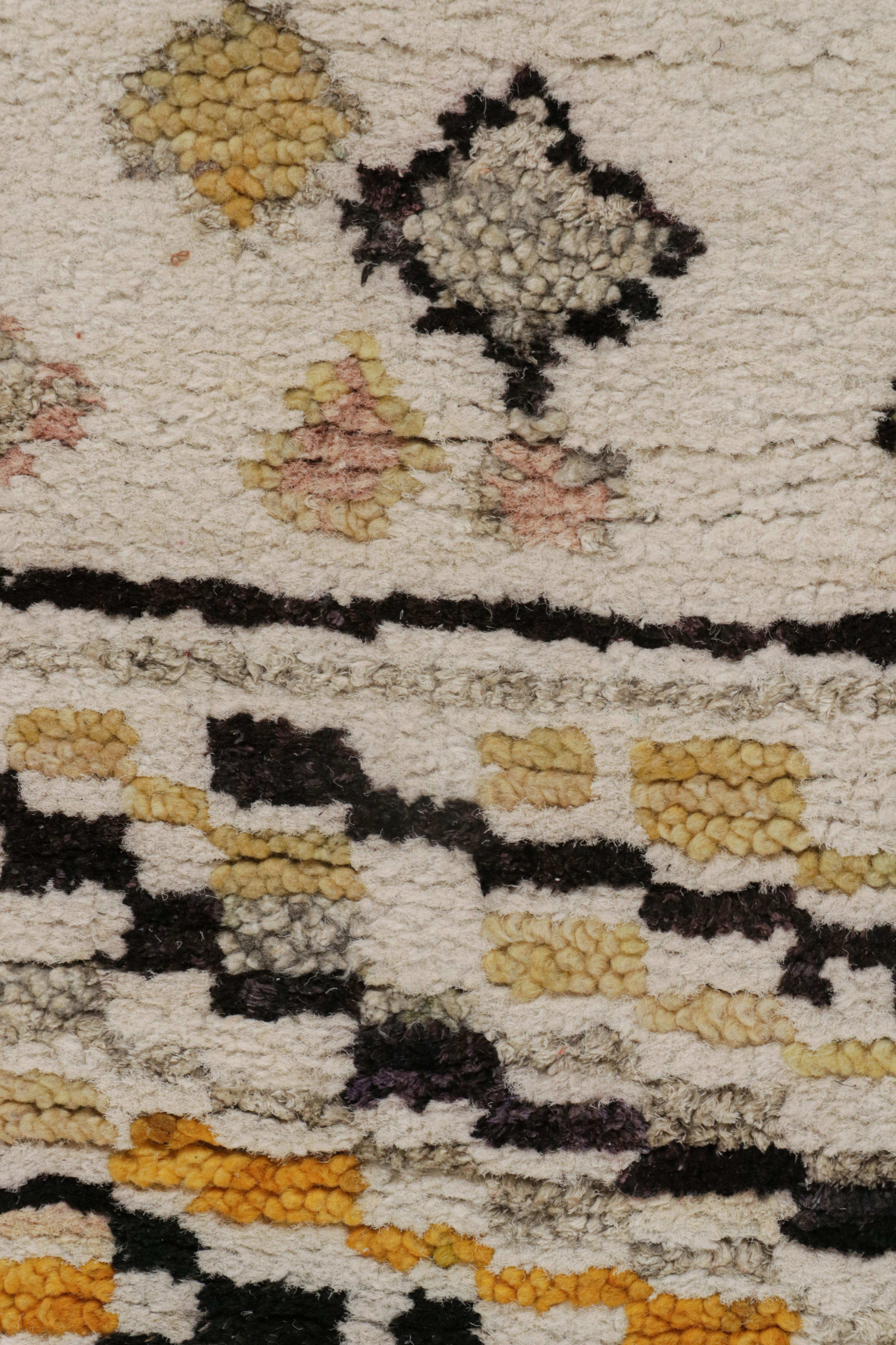 Rug & Kilim’s Contemporary Moroccan Style Rug with Berber Geometric Patterns In New Condition For Sale In Long Island City, NY