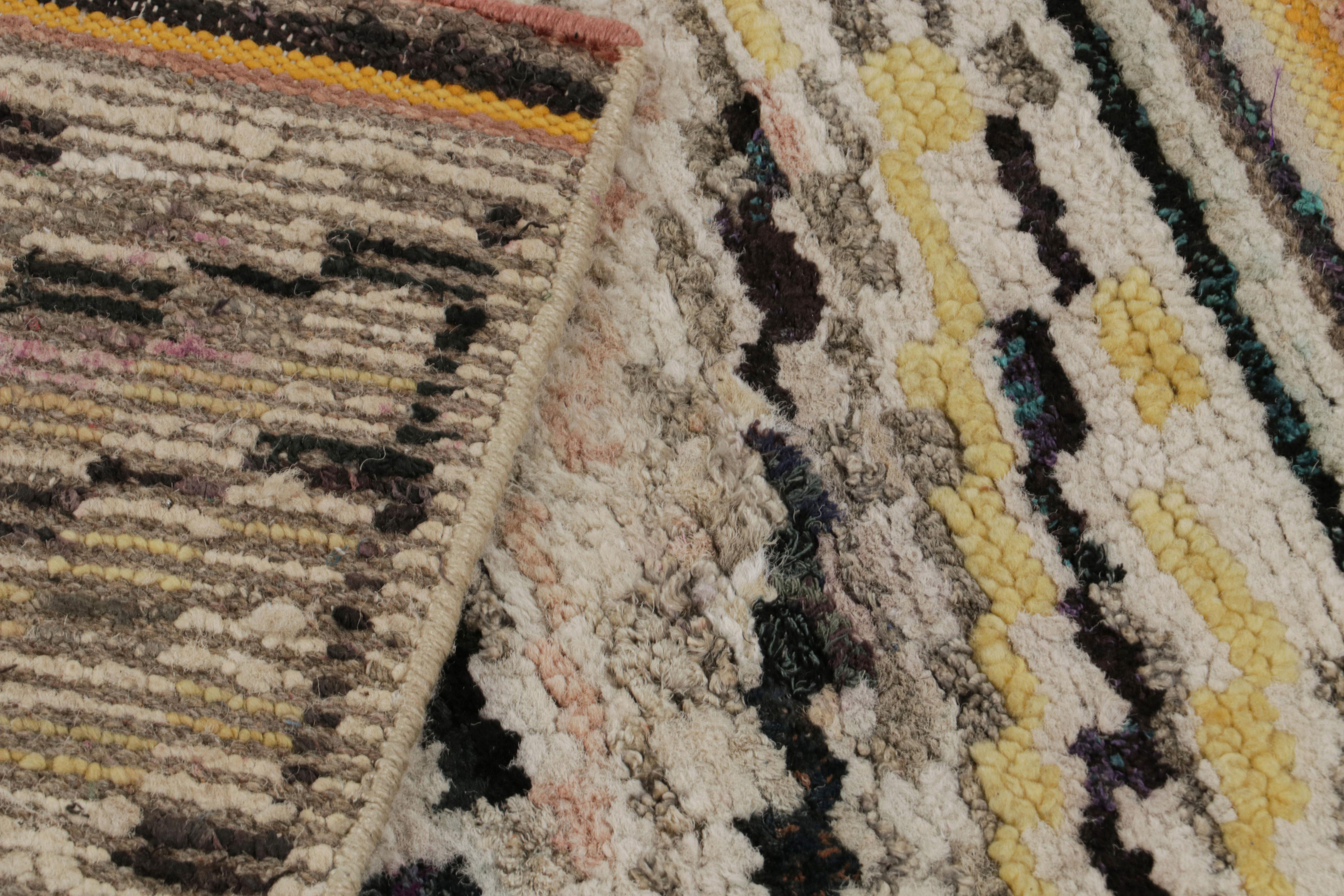 Wool Rug & Kilim’s Contemporary Moroccan Style Rug with Berber Geometric Patterns For Sale