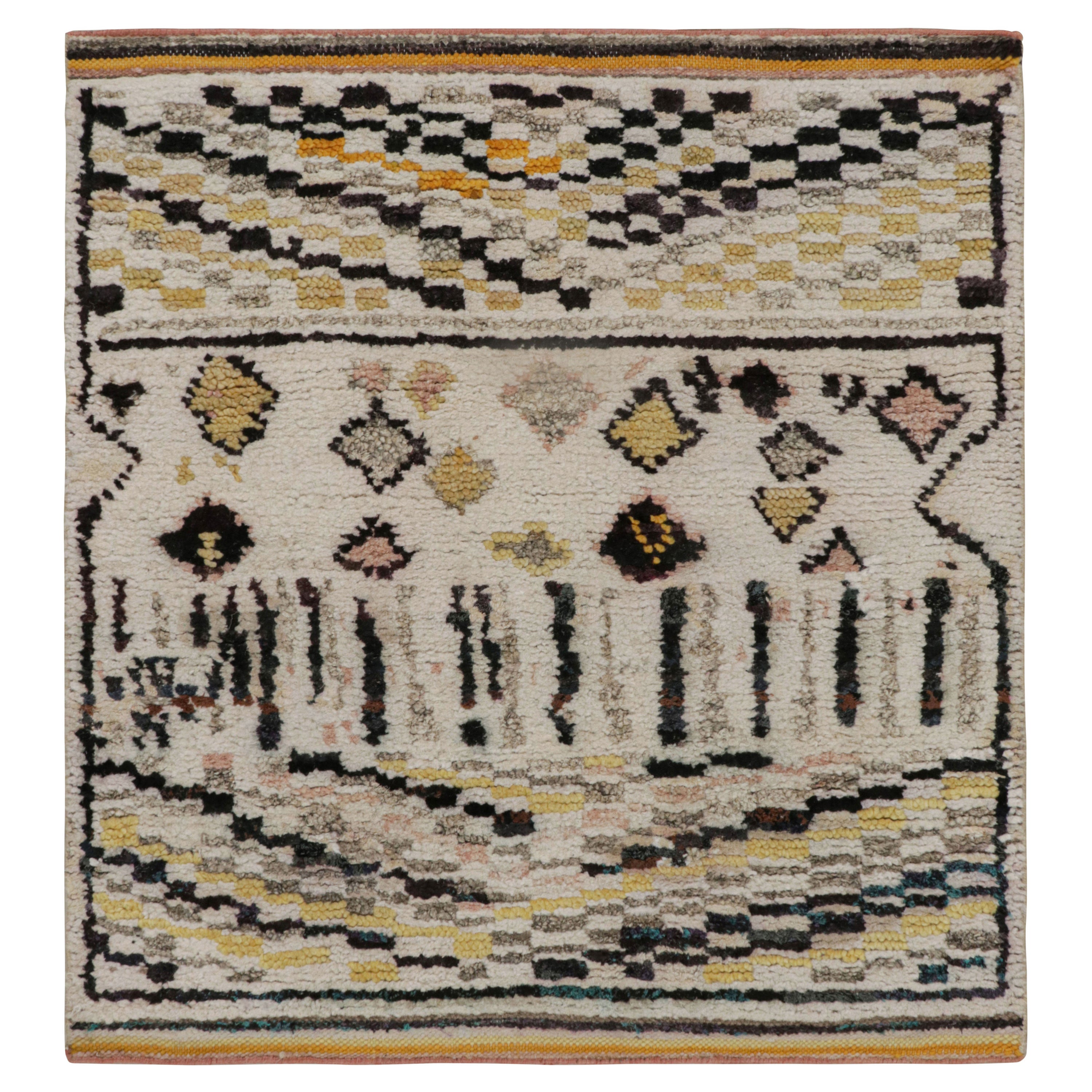 Rug & Kilim’s Contemporary Moroccan Style Rug with Berber Geometric Patterns For Sale