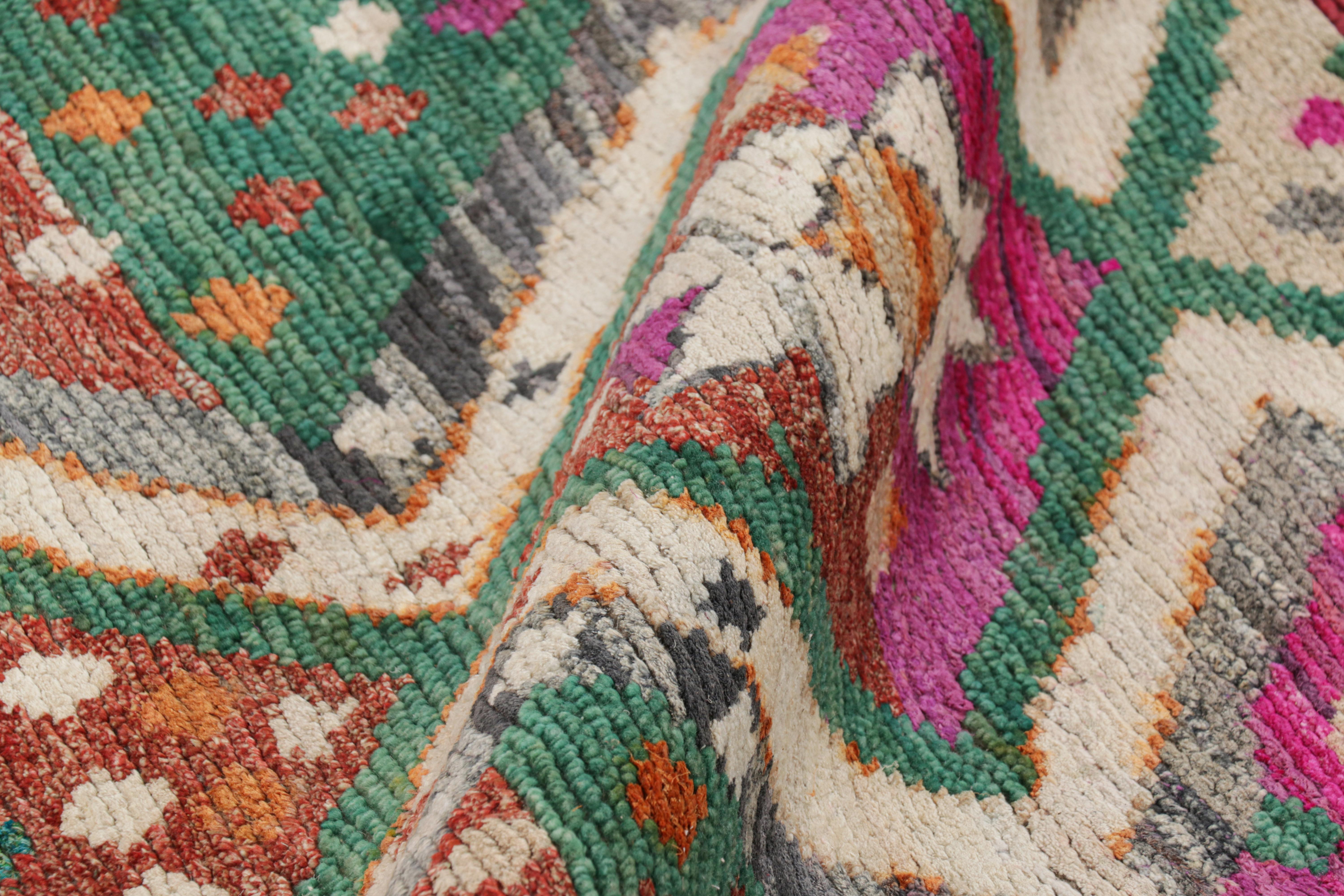 Rug & Kilim's Contemporary Moroccan Style Rug with Polychromatic Diamond Pattern (tapis contemporain de style marocain avec motif polychrome en forme de diamant) Neuf - En vente à Long Island City, NY