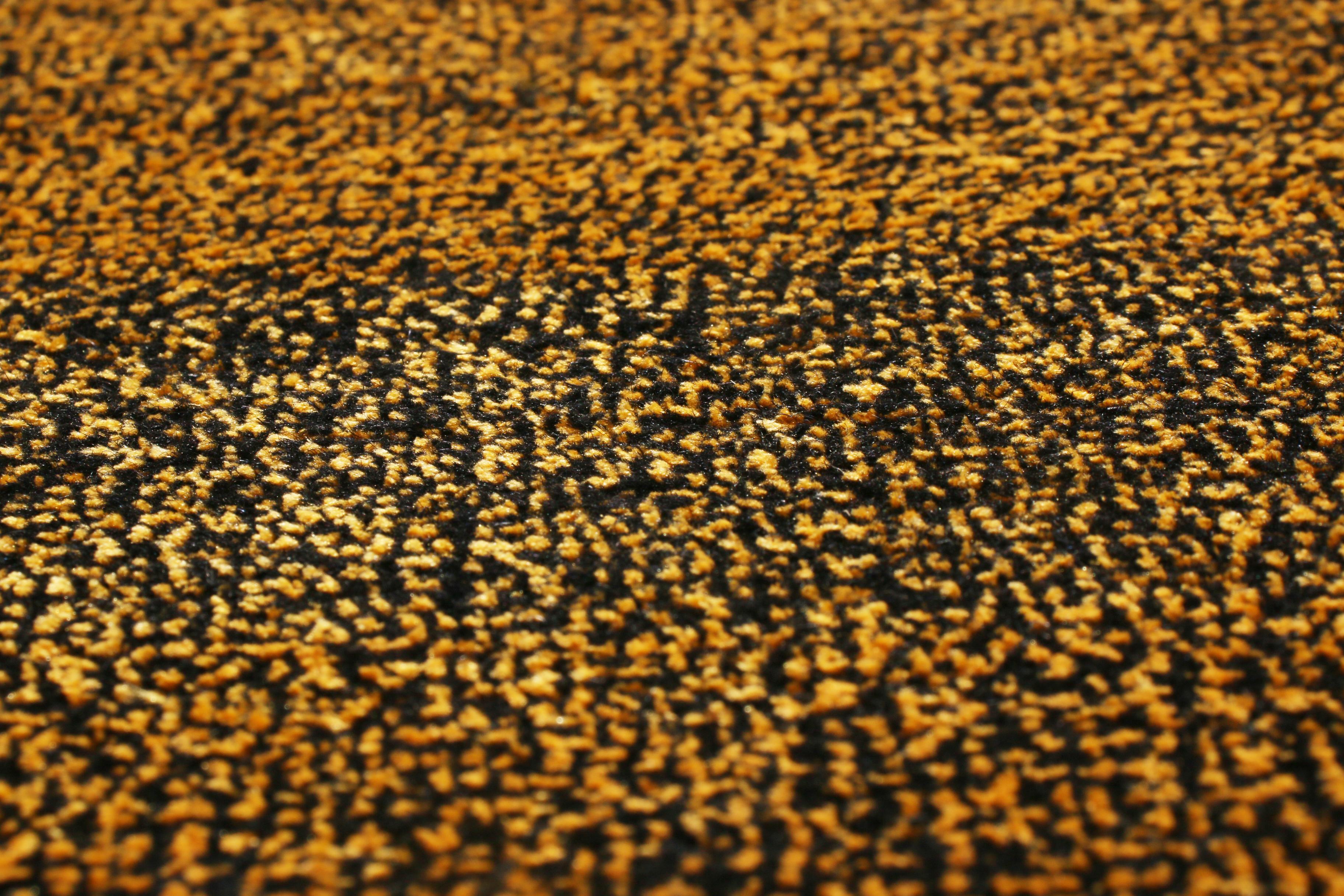 Rug & Kilim - Runner nepalese contemporaneo in lana e seta gialla e nera In condizioni Nuovo in vendita a Long Island City, NY