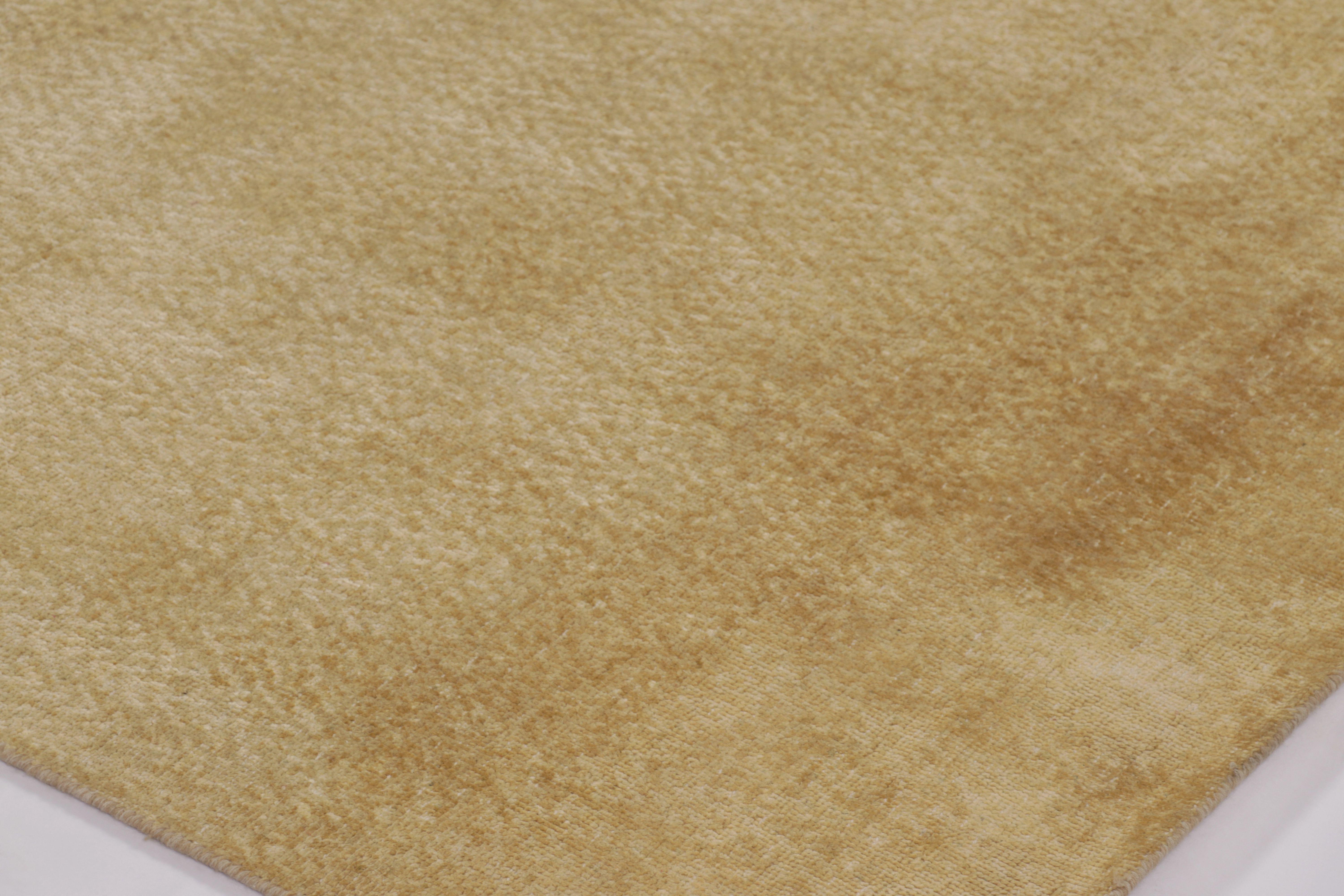 Zeitgenössischer Ombre-Teppich von Rug & Kilim in Beige-Braun und Goldtönen (Indisch) im Angebot