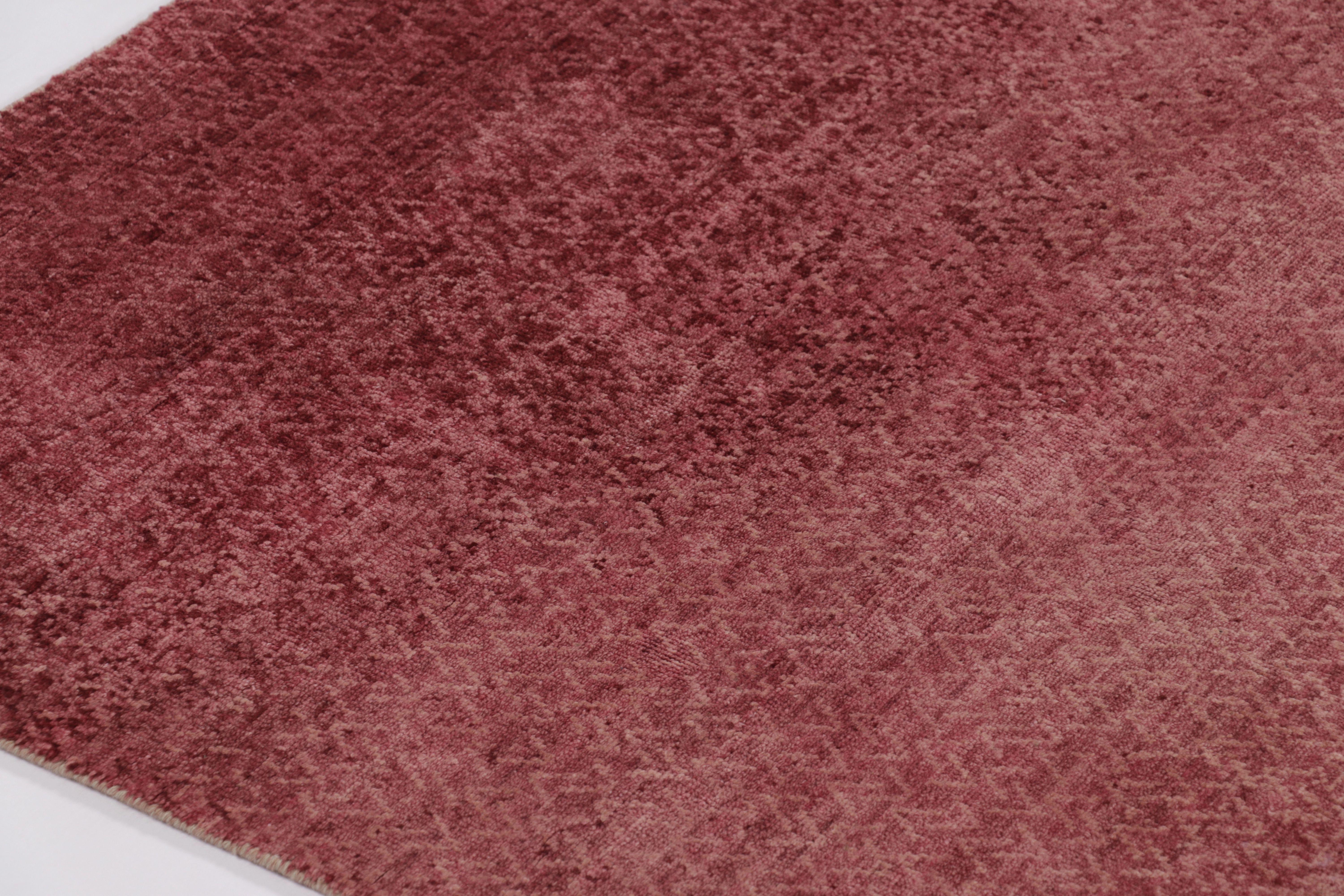 Dieser 8x10 große ombre Teppich stellt eine aufregende neue Farbverlaufslinie in der Modern Collection'S von Rug & Kilim dar - aus handgeknüpfter Wolle und Seide in einer unserer luxuriösesten Florqualitäten.

Über das Design: 

Diese Fotos zeigen