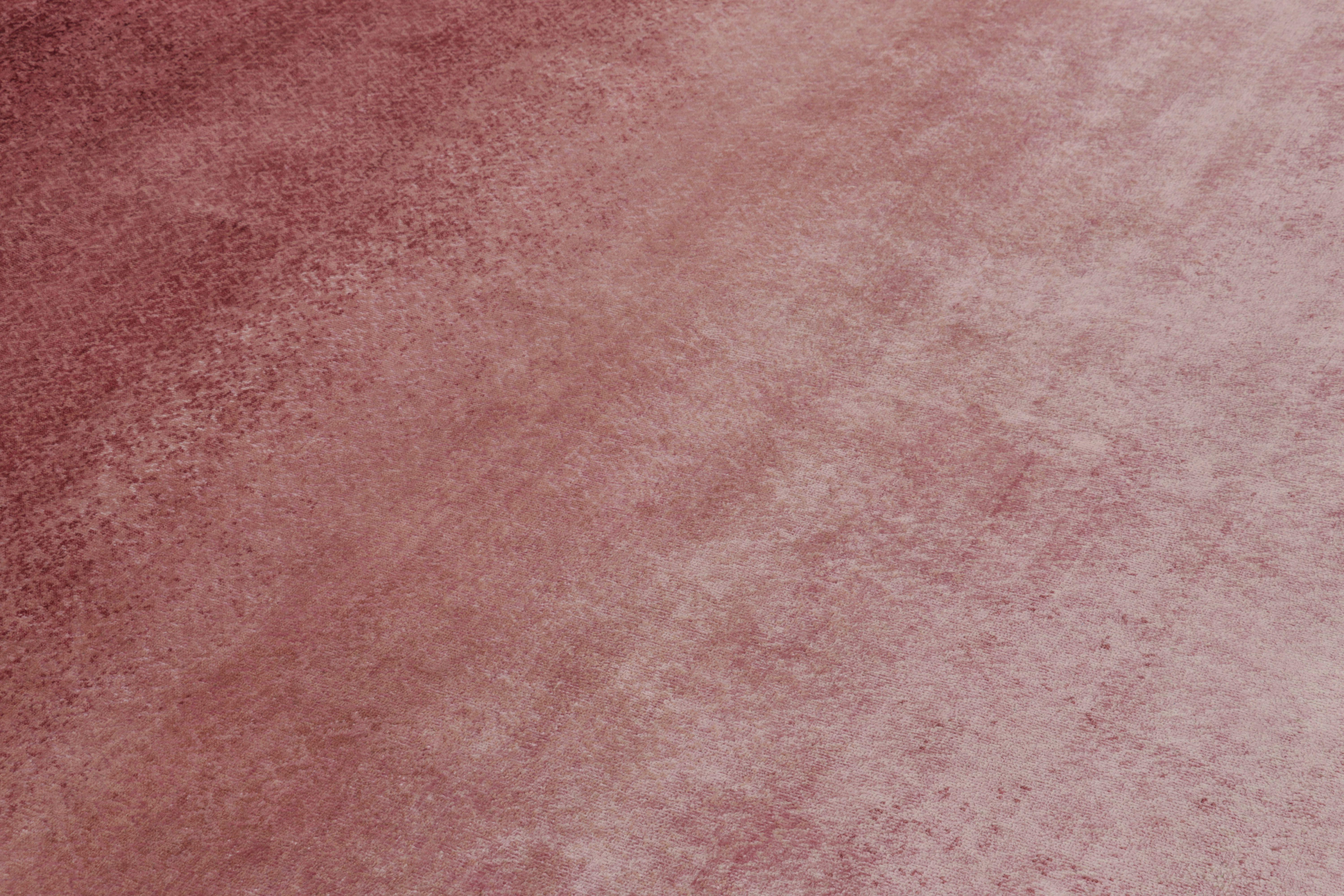 Zeitgenössischer Ombre-Teppich von Rug & Kilim in Rot- und Pink-Tönen (Moderne) im Angebot