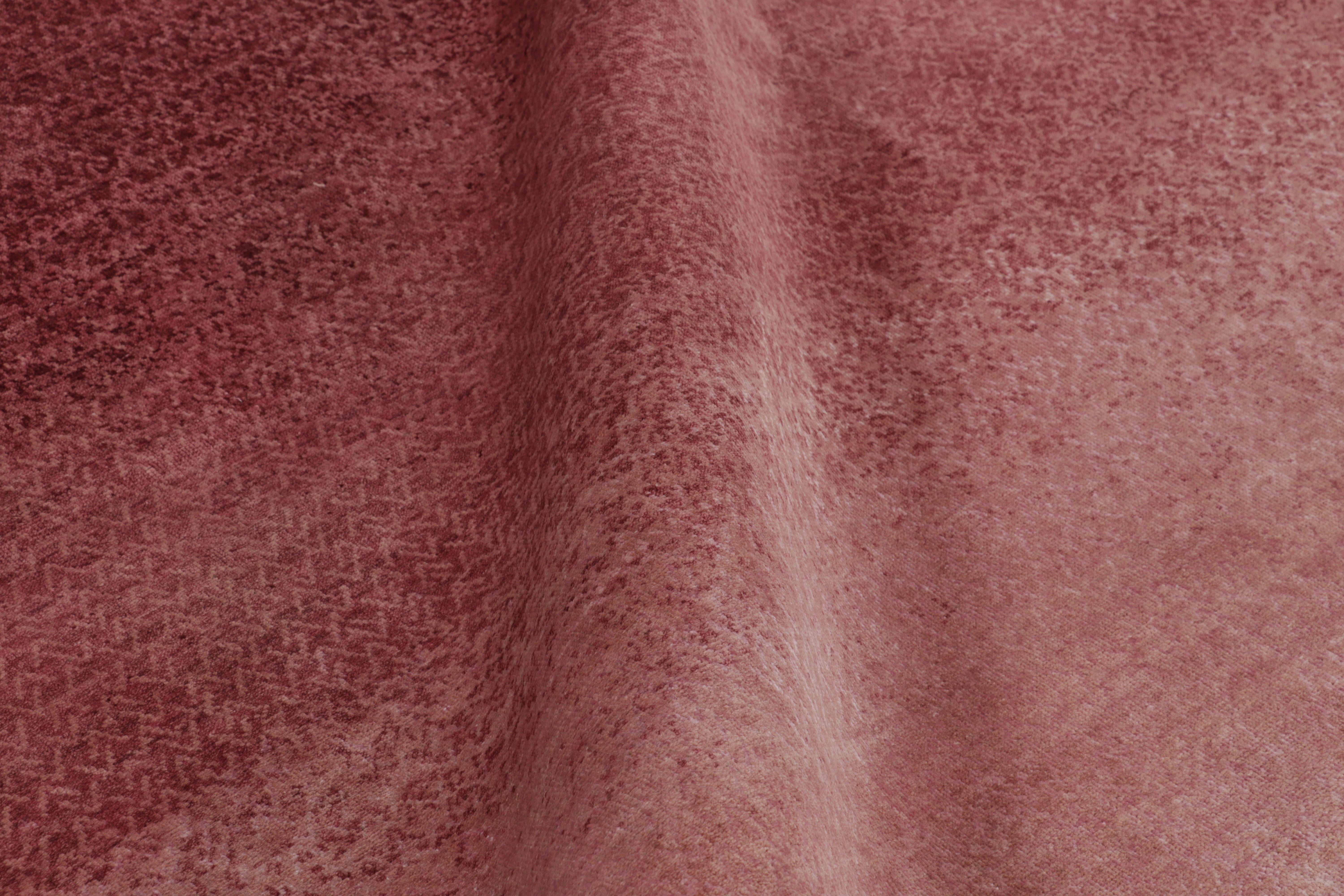 Zeitgenössischer Ombre-Teppich von Rug & Kilim in Rot- und Pink-Tönen (21. Jahrhundert und zeitgenössisch) im Angebot