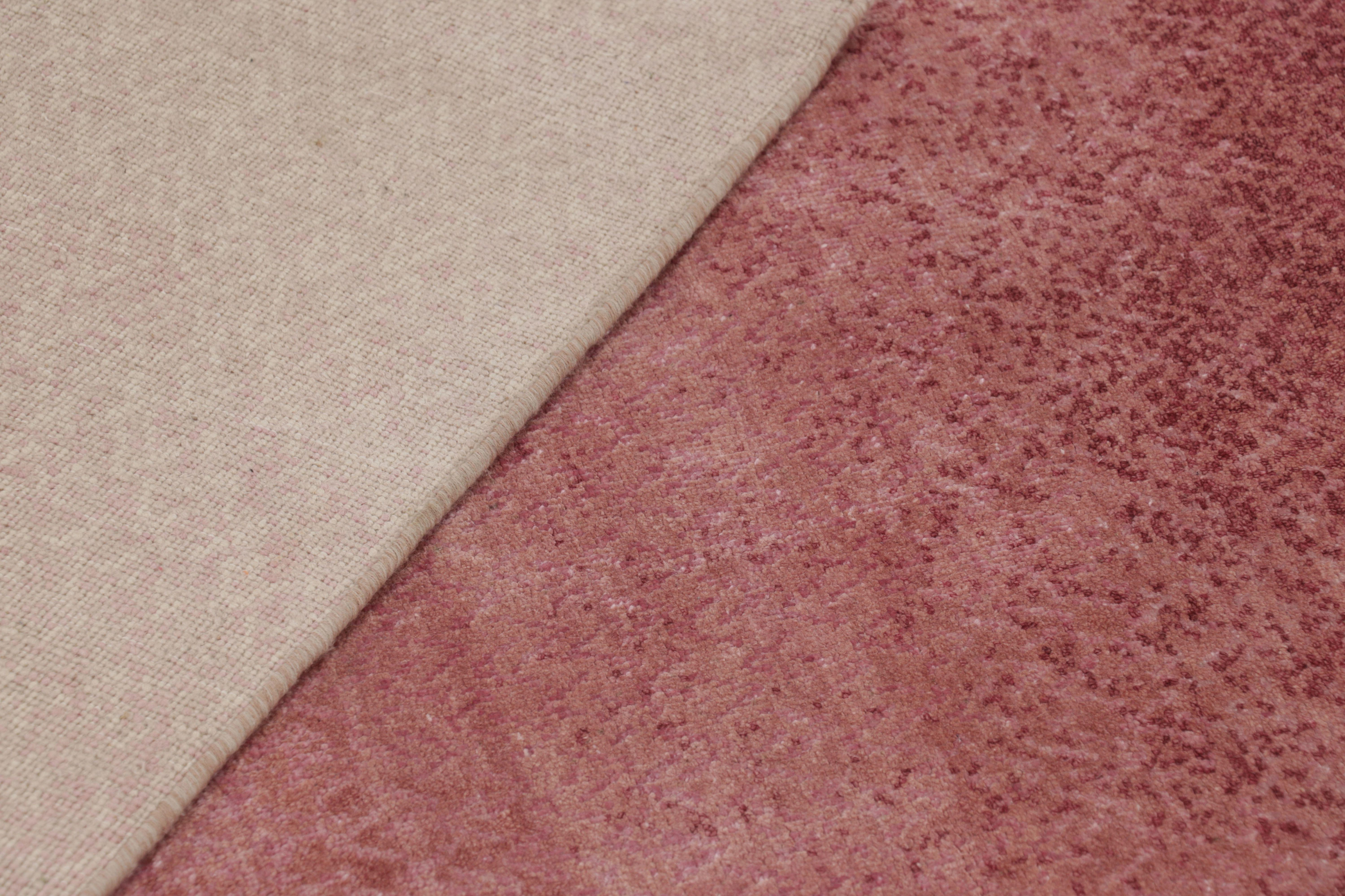 Zeitgenössischer Ombre-Teppich von Rug & Kilim in Rot- und Pink-Tönen (Wolle) im Angebot