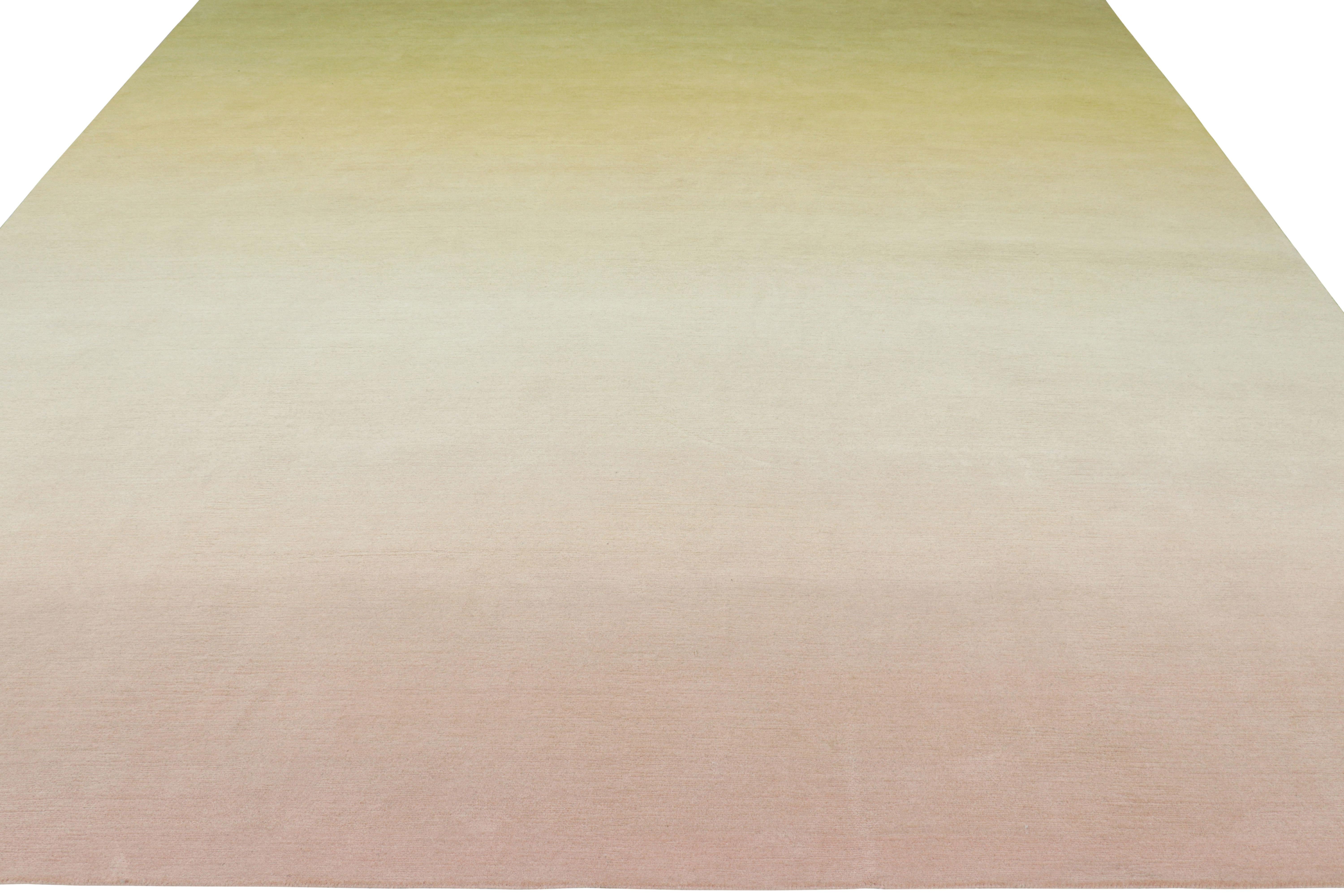 Nepalese Rug & Kilim: Tappeto Ombre Contemporaneo nei toni del rosa e del chartreuse in vendita