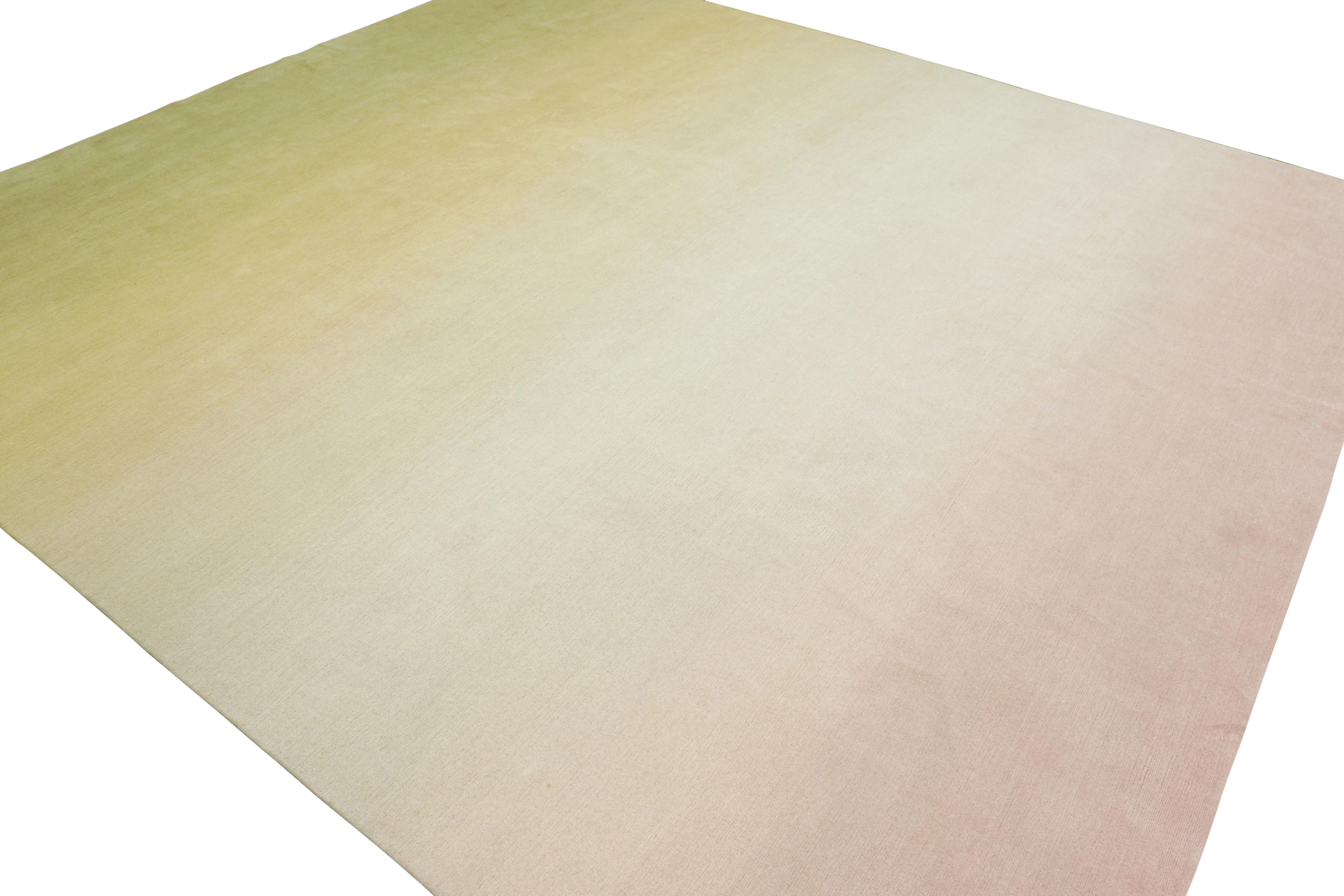 Annodato a mano Rug & Kilim: Tappeto Ombre Contemporaneo nei toni del rosa e del chartreuse in vendita
