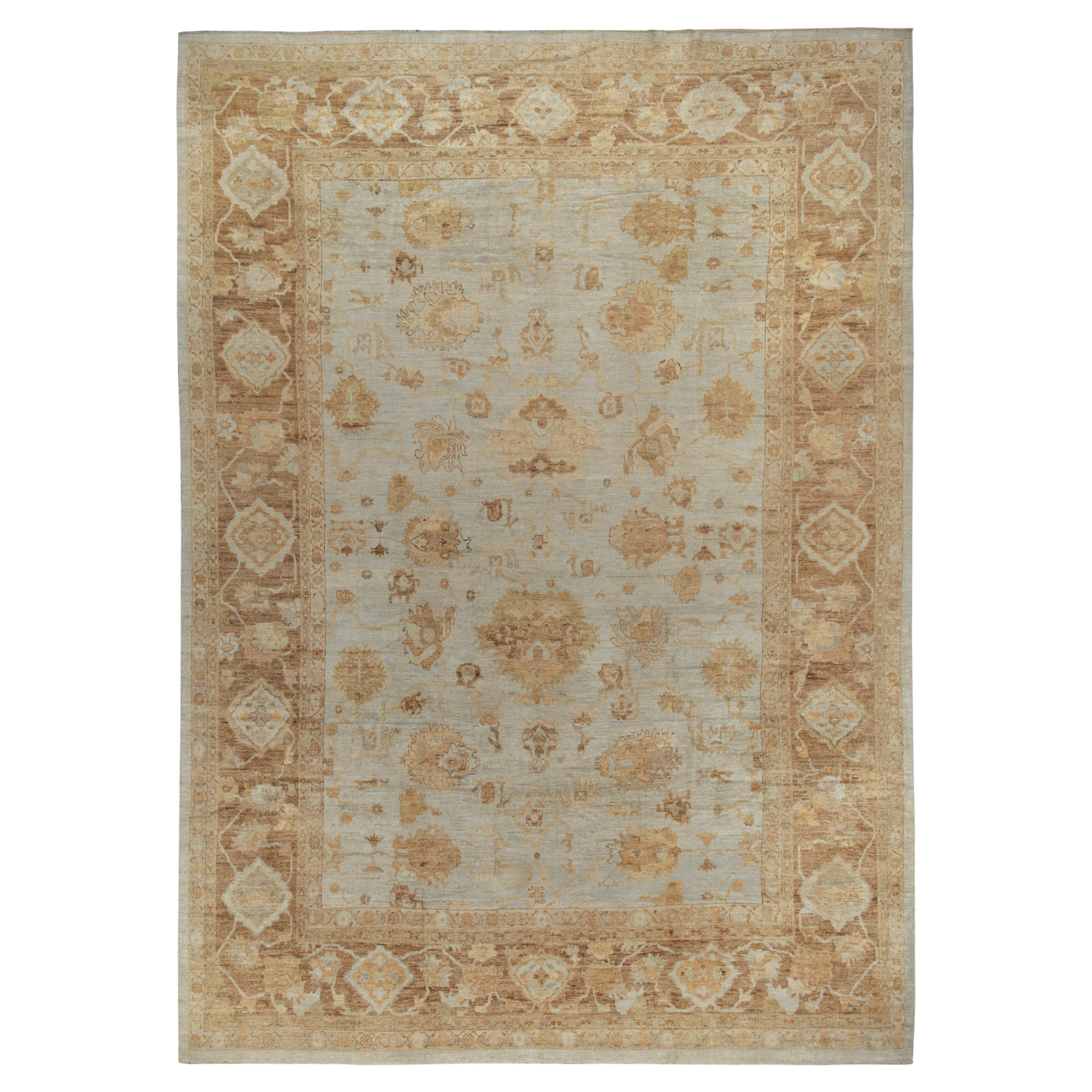 Rug & Kilim - Tappeto contemporaneo Oushak con motivo floreale blu e beige.