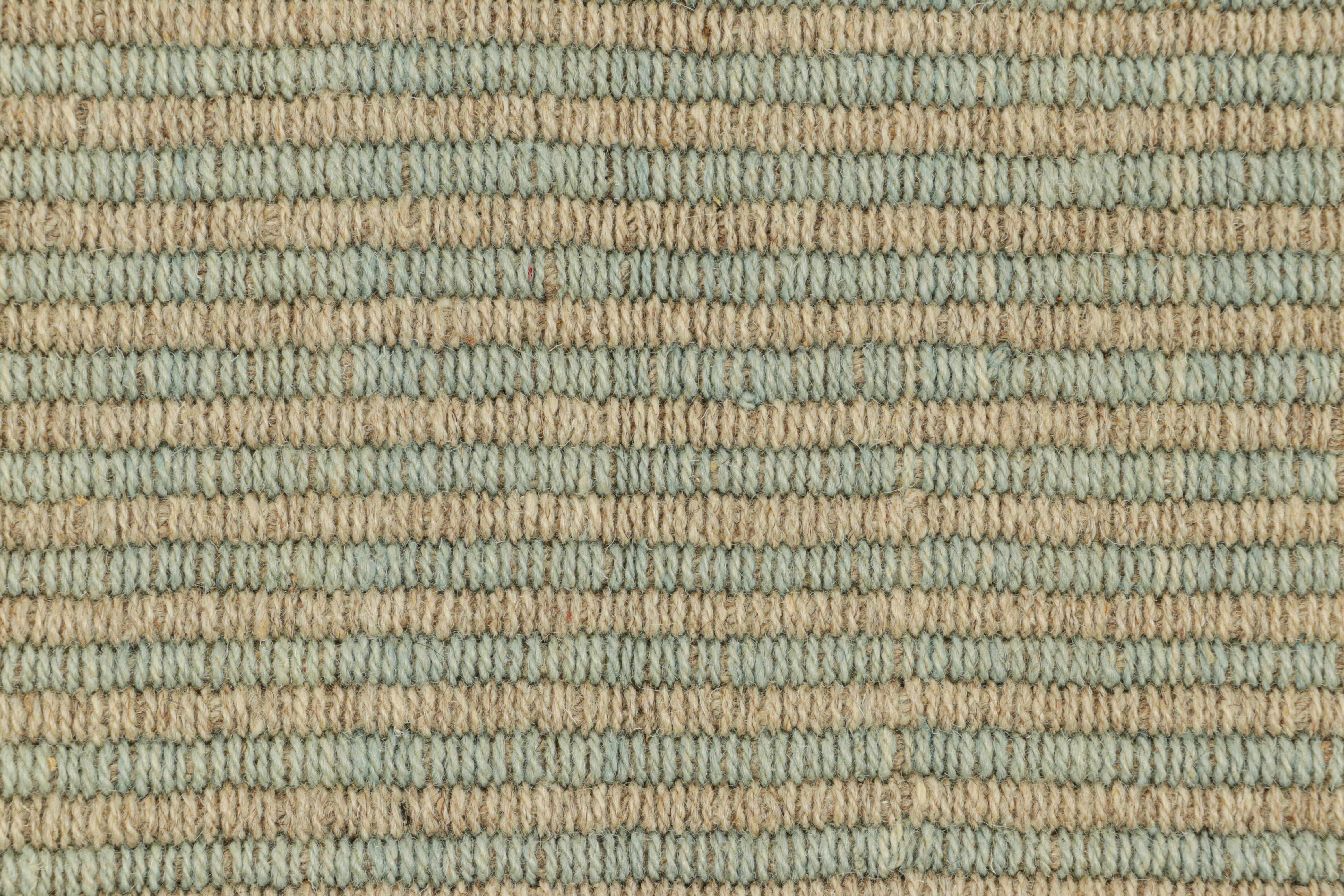 Rug & Kilim's Contemporary Oversized Kilim in Blau und Beige Textural Stripes (Moderne) im Angebot