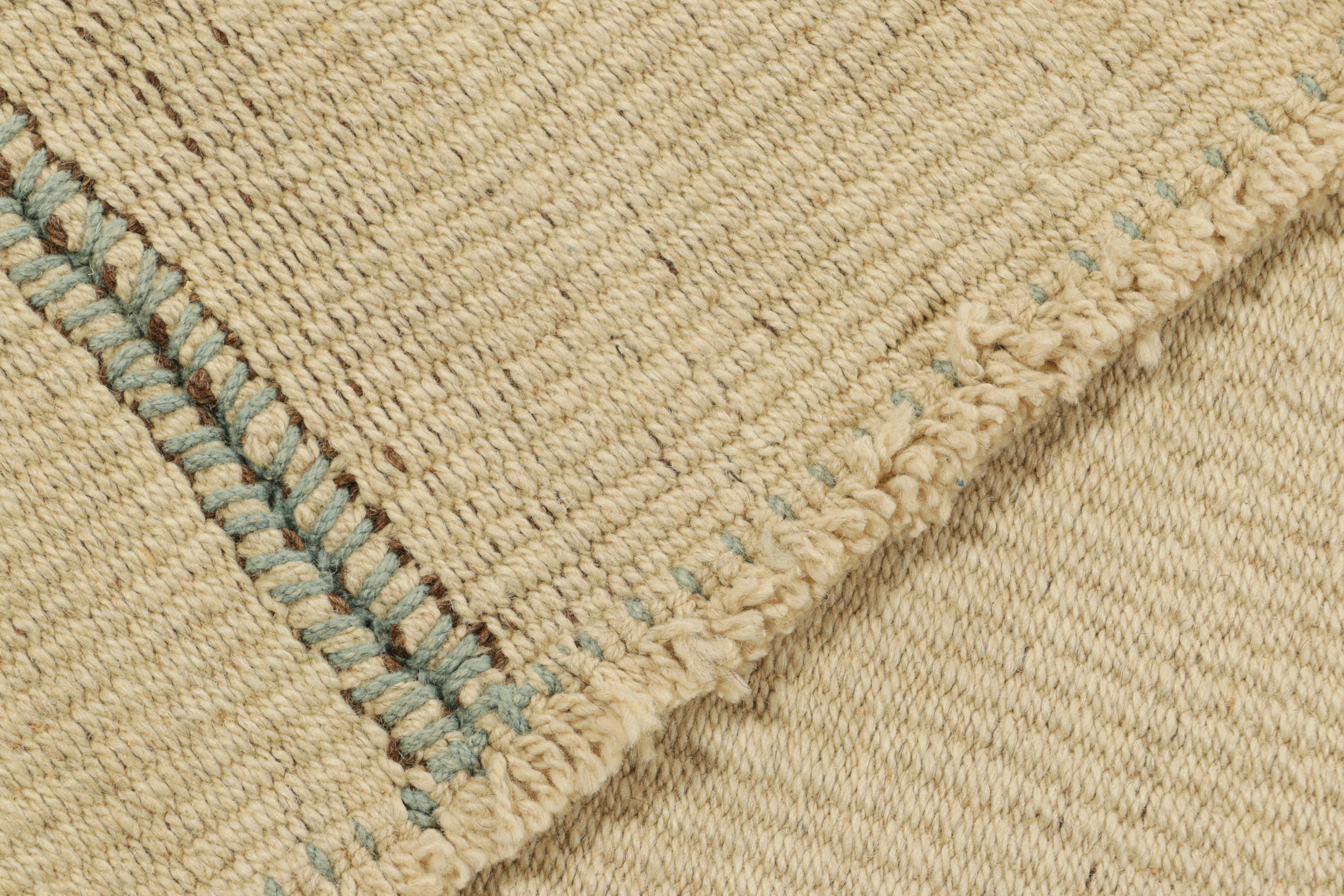 XXIe siècle et contemporain Rug & Kilim's Contemporary Oversized Kilim in Blue and Beige Textural Stripes (Kilim contemporain surdimensionné à rayures texturées bleu et beige) en vente