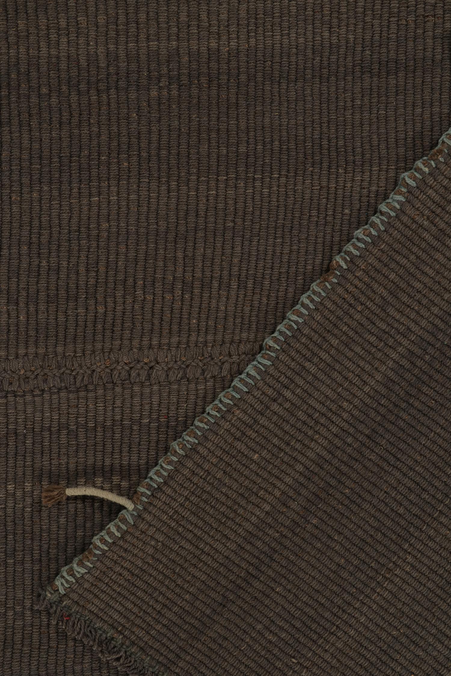 Rug & Kilim's Contemporary Oversized Kilim in Brown Muted Stripes, Blue Accents (21. Jahrhundert und zeitgenössisch) im Angebot
