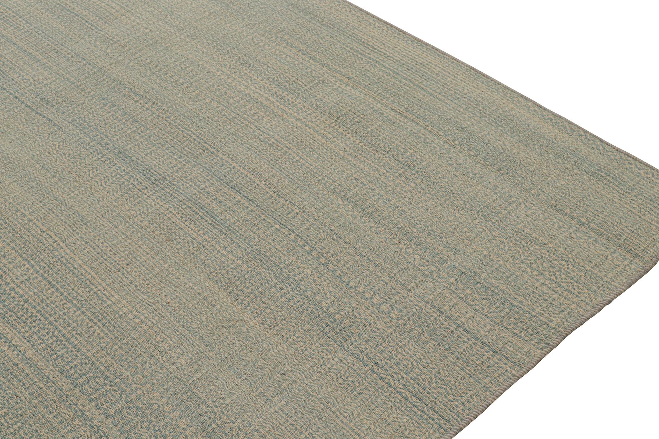 Kilim persa contemporáneo de rayas azules y beige de Rug & Kilim Anudado a mano en venta