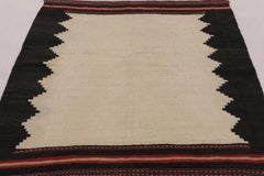 Kilim «Rez» contemporáneo de Rug & Kilim con diseño geométrico en beige y negro