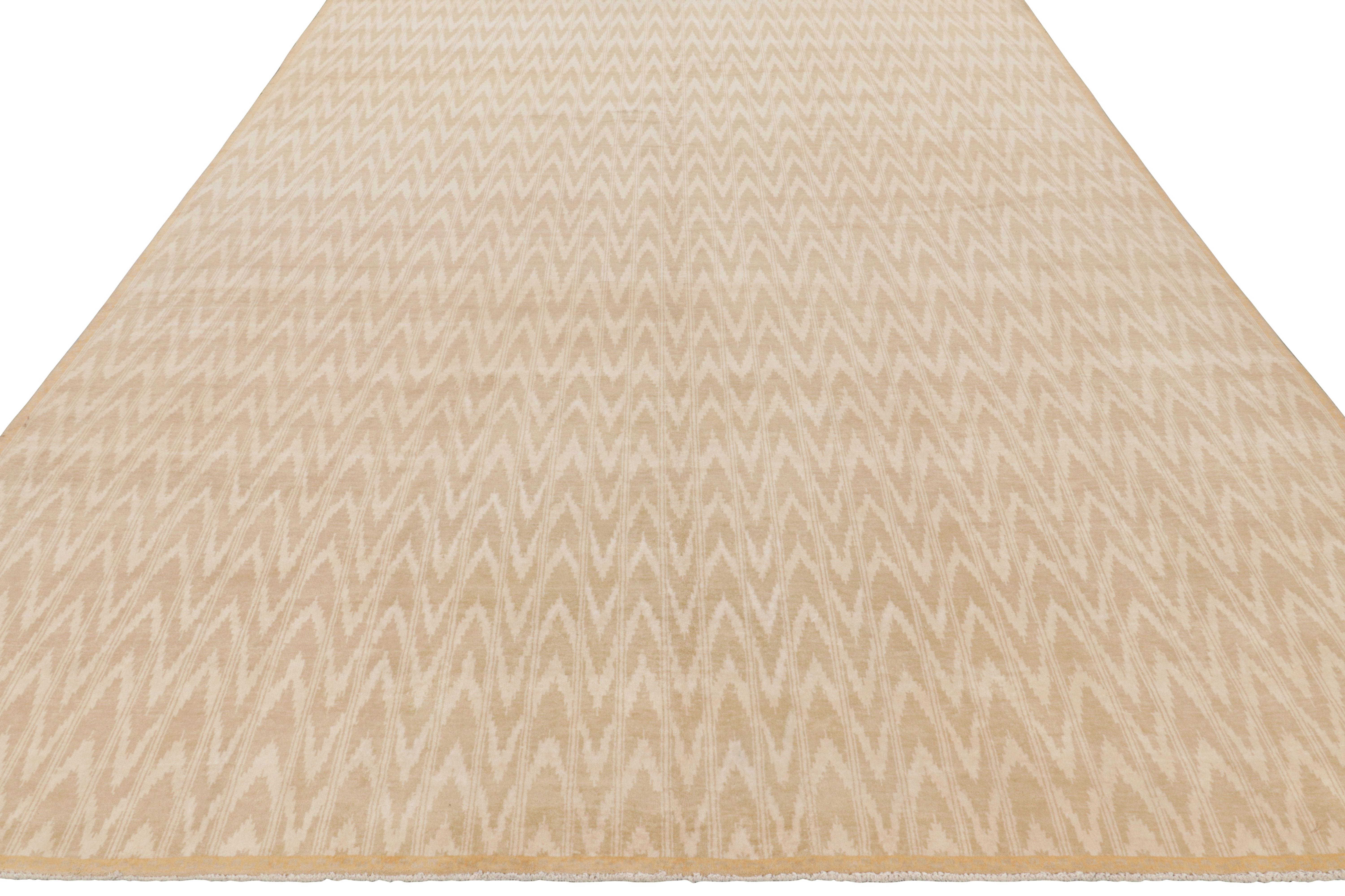 Indian Rug & Kilim’s Contemporary Rug in Beige and Cream with Geometric Patterns For Sale