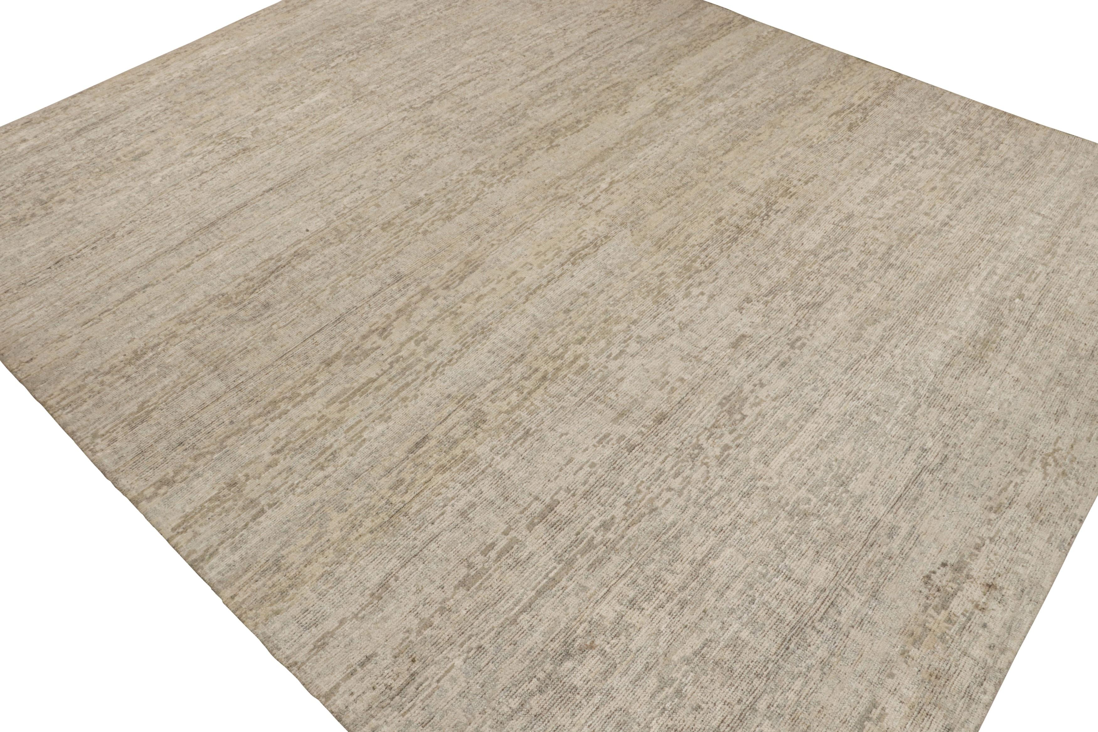 Moderne Tapis contemporain de Rug & Kilim à rayures beige et grises ton sur ton en vente