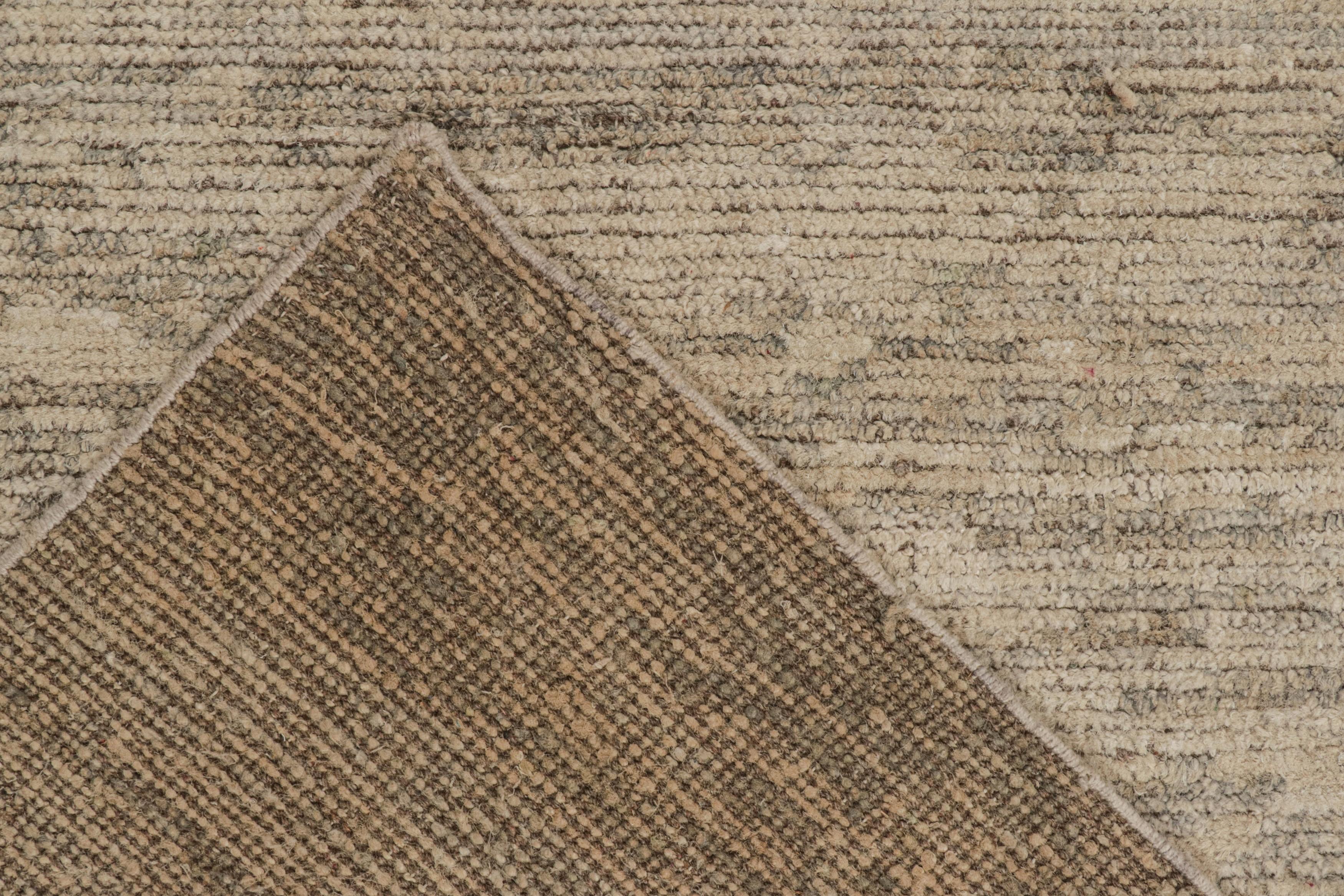 Tapis contemporain de Rug & Kilim à rayures beige et grises ton sur ton Neuf - En vente à Long Island City, NY