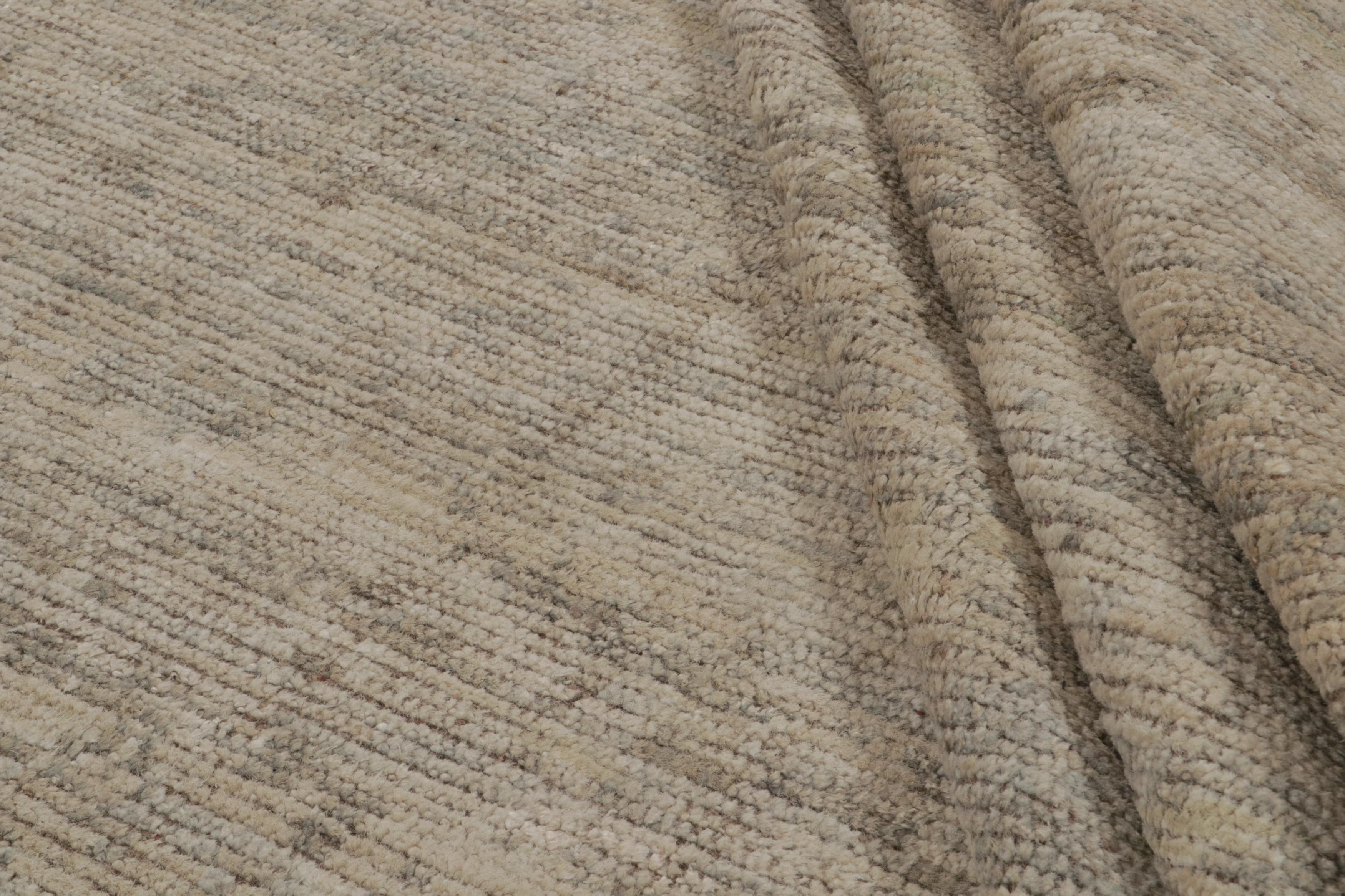 Tapis contemporain de Rug & Kilim à rayures beige et grises ton sur ton Neuf - En vente à Long Island City, NY