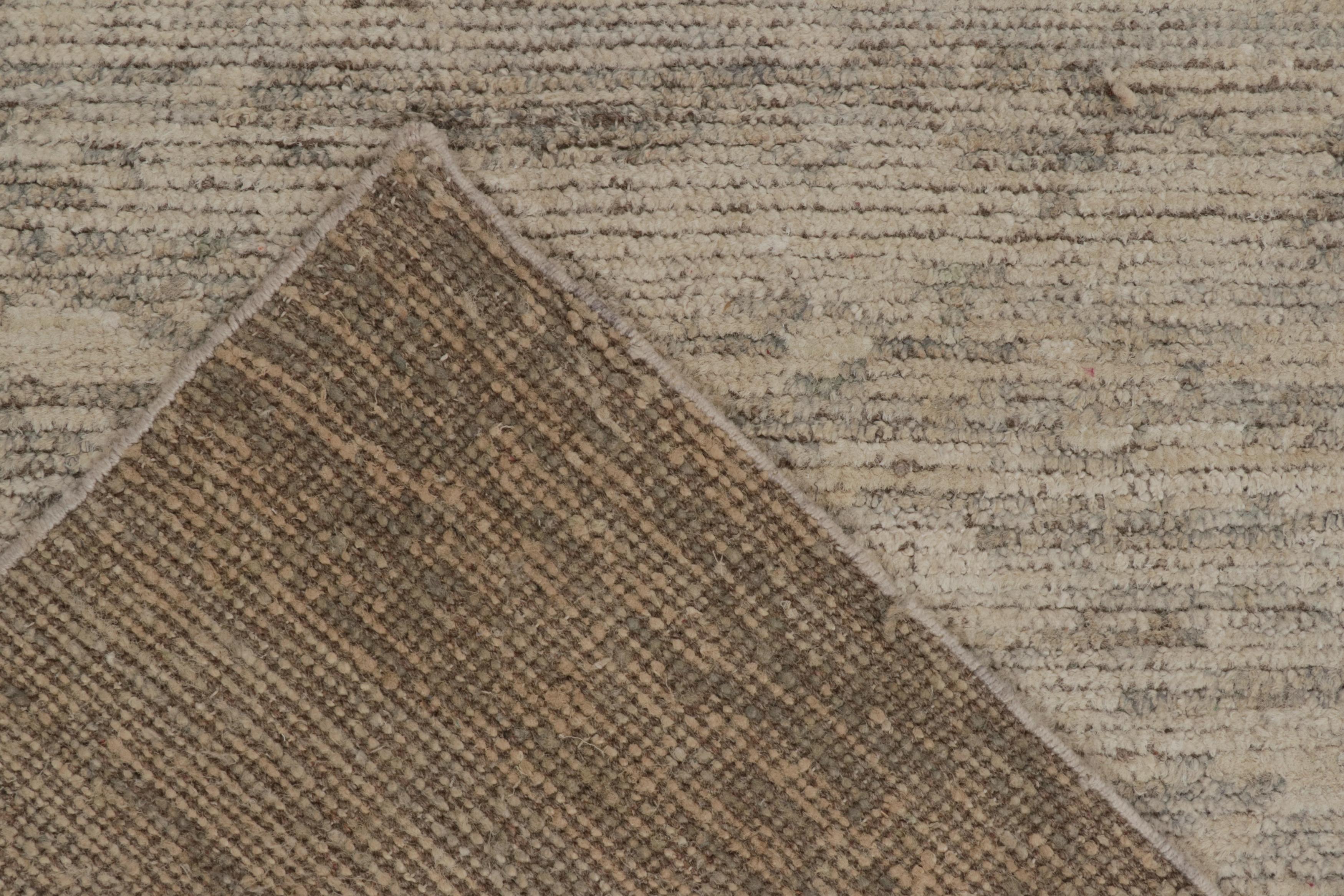 XXIe siècle et contemporain Tapis contemporain de Rug & Kilim à rayures beige et grises ton sur ton en vente