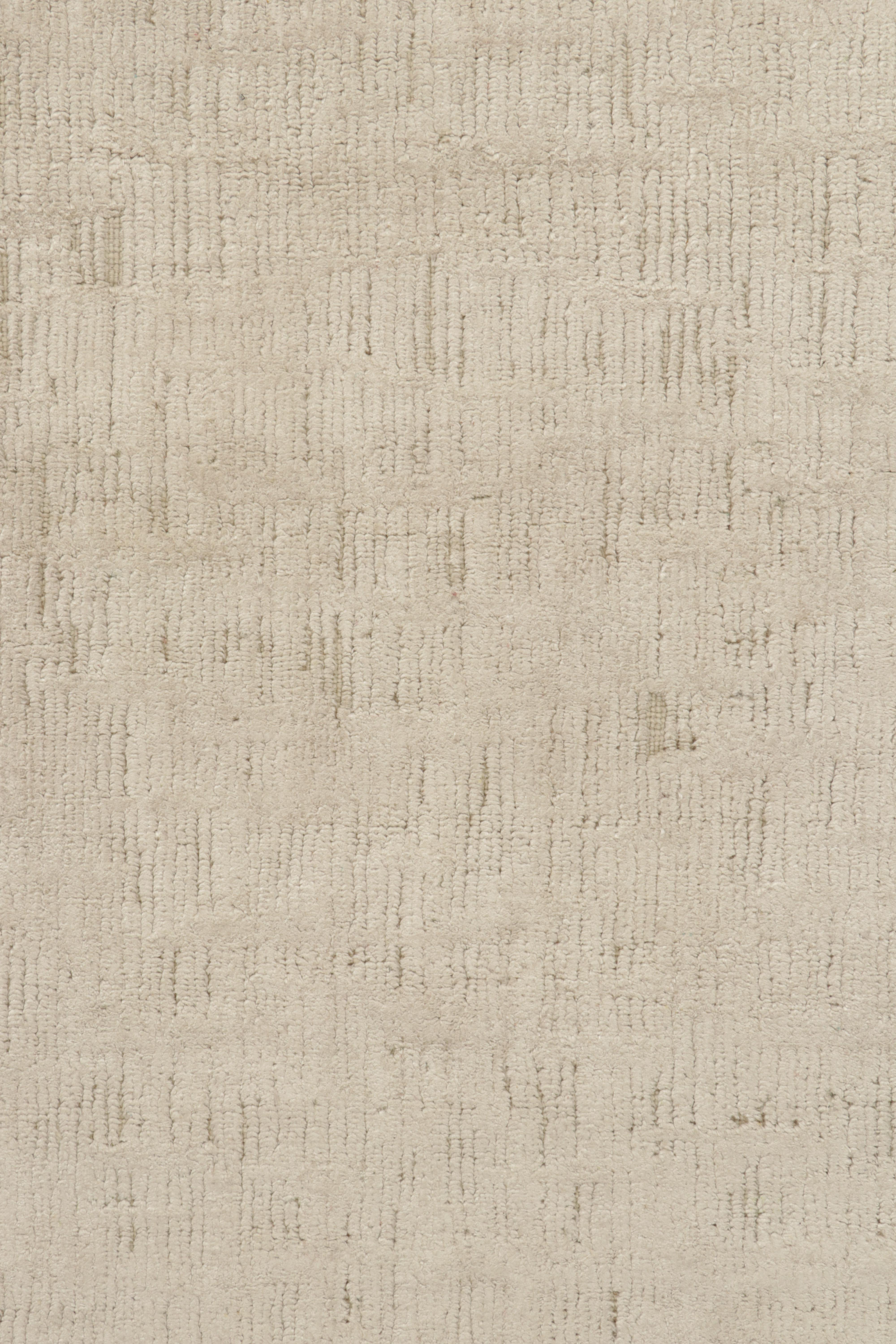 Rug & Kilim’s Contemporary Rug in Beige and Off-White, Reversible In New Condition For Sale In Long Island City, NY