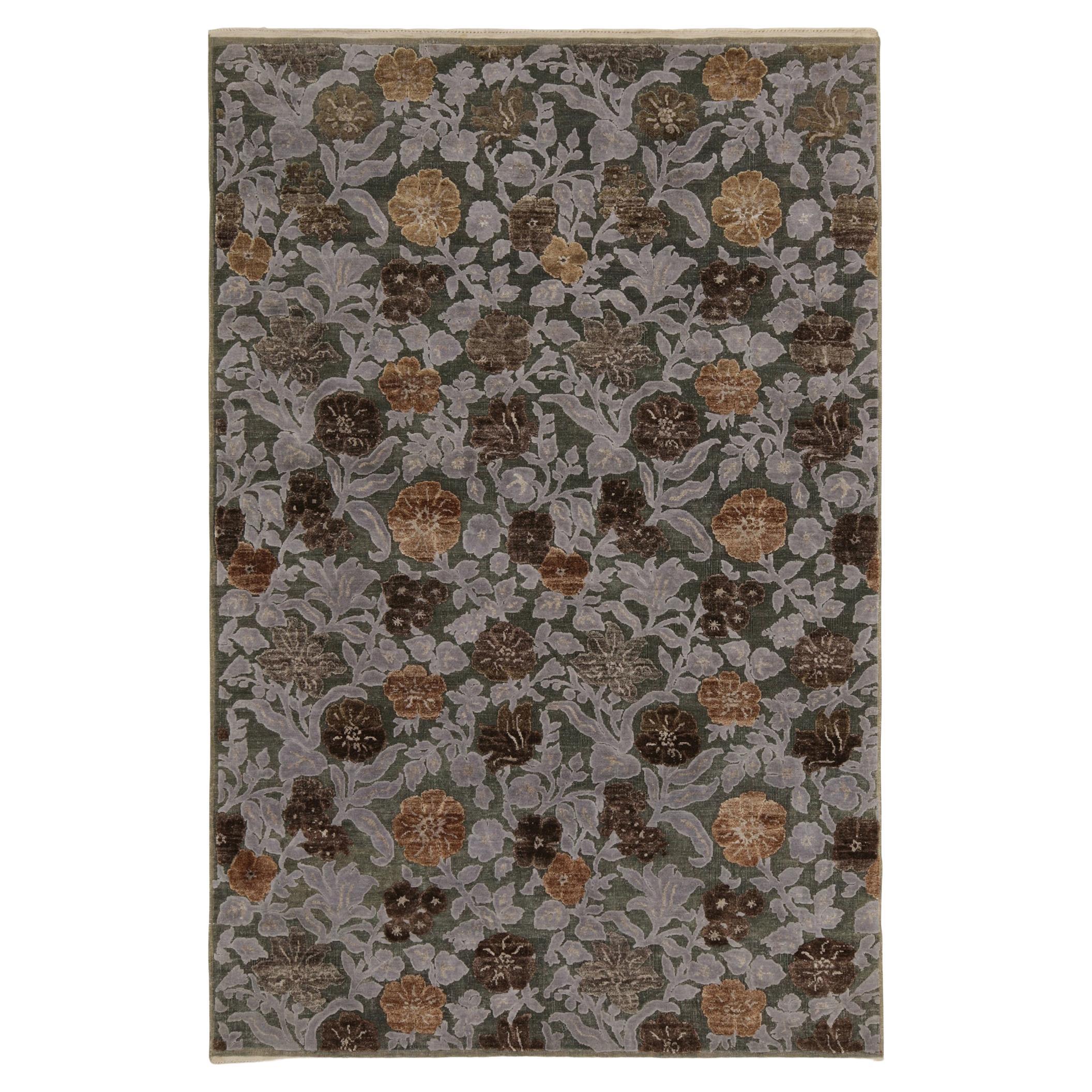 Rug & Kilim's Contemporary-Teppich in Beige-Braun und Grau-Blau mit Blumenmustern